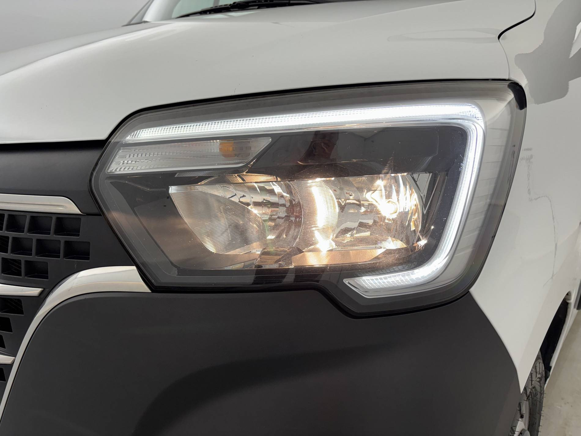 Vente en ligne Renault Master Fourgon MASTER FGN TRAC F3500 L2H2 DCI 135 au prix de 18 990 €