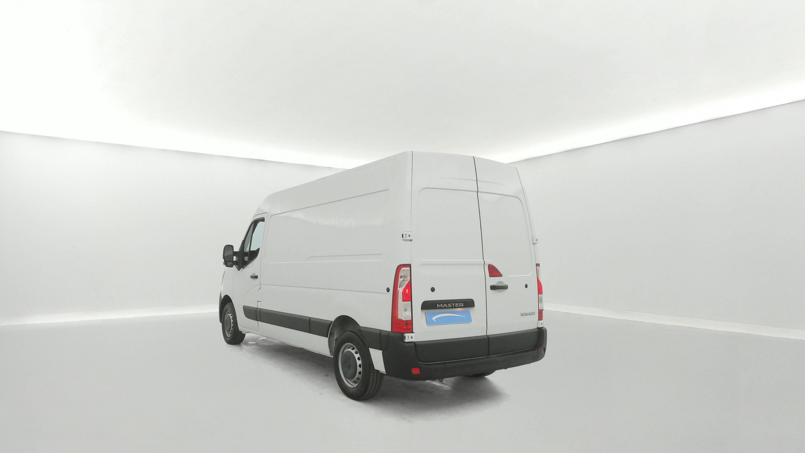 Vente en ligne Renault Master Fourgon MASTER FGN TRAC F3500 L2H2 DCI 135 au prix de 18 990 €