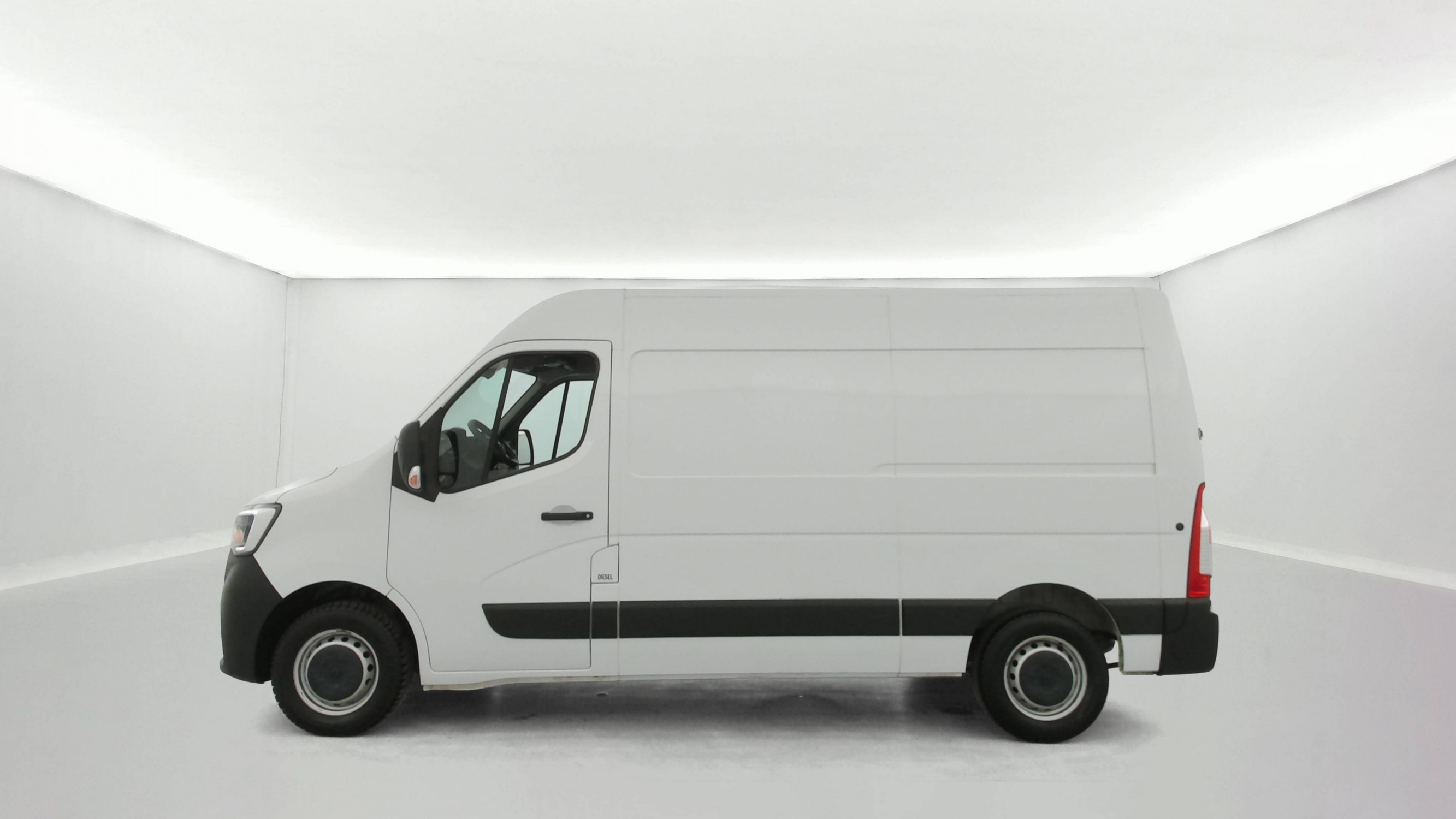 Vente en ligne Renault Master Fourgon MASTER FGN TRAC F3500 L2H2 BLUE DCI 135 au prix de 26 990 €