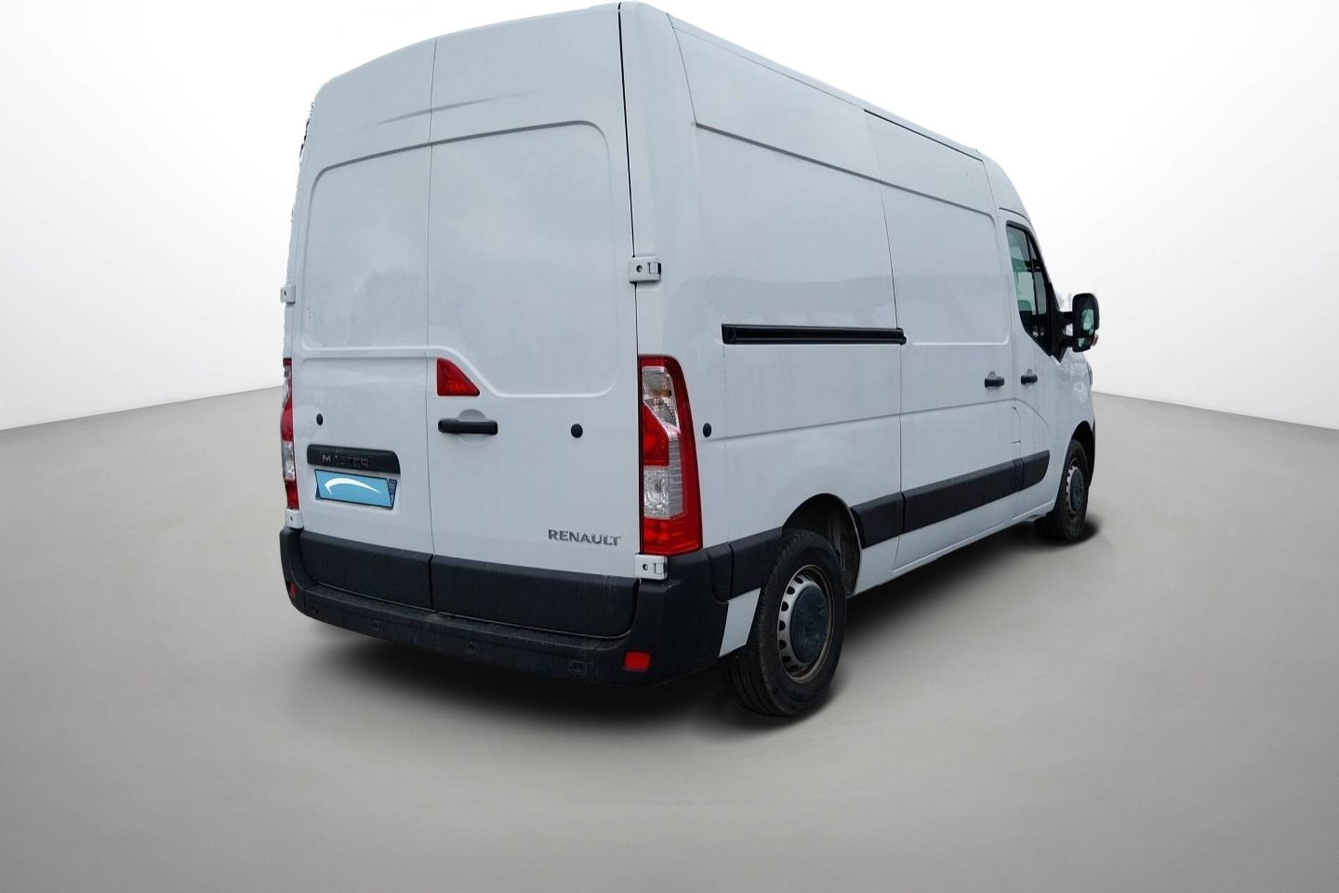 Vente en ligne Renault Master Fourgon MASTER FGN TRAC F3500 L2H2 BLUE DCI 135 au prix de 26 990 €