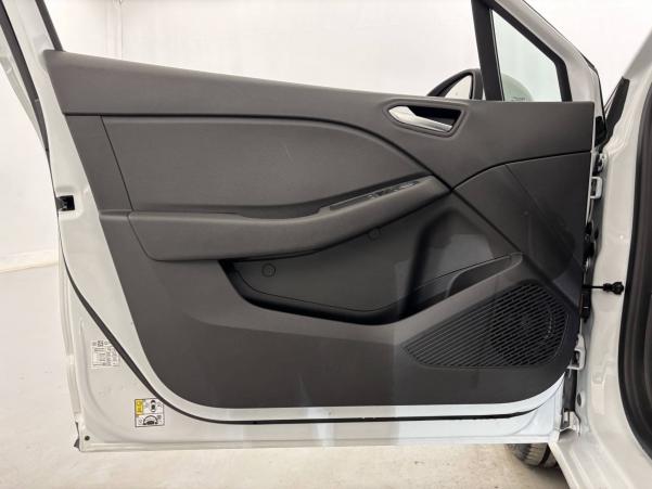Vente en ligne Renault Clio 5 Clio E-Tech 140 - 21N au prix de 16 590 €