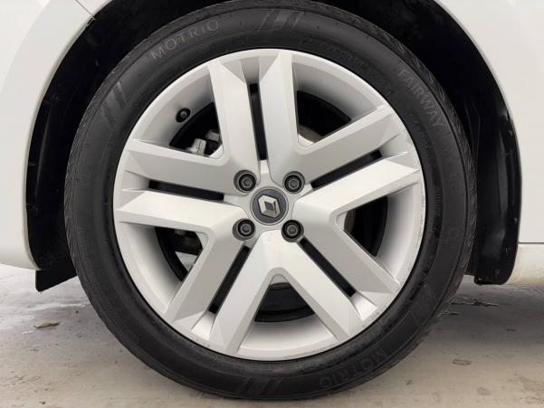 Vente en ligne Renault Clio 5 Clio E-Tech 140 - 21N au prix de 16 590 €