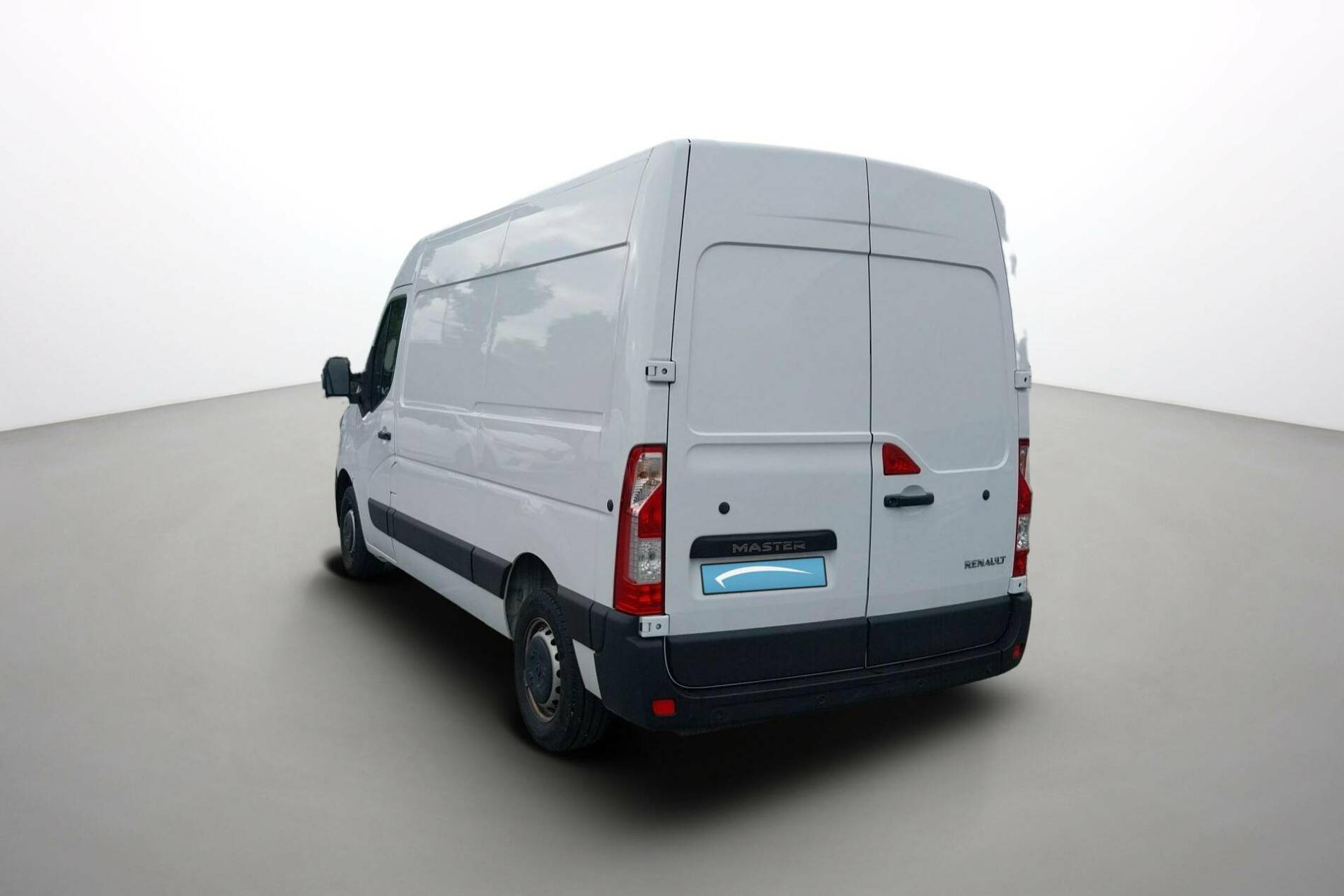 Vente en ligne Renault Master Fourgon MASTER FGN TRAC F3500 L2H2 BLUE DCI 135 au prix de 25 590 €