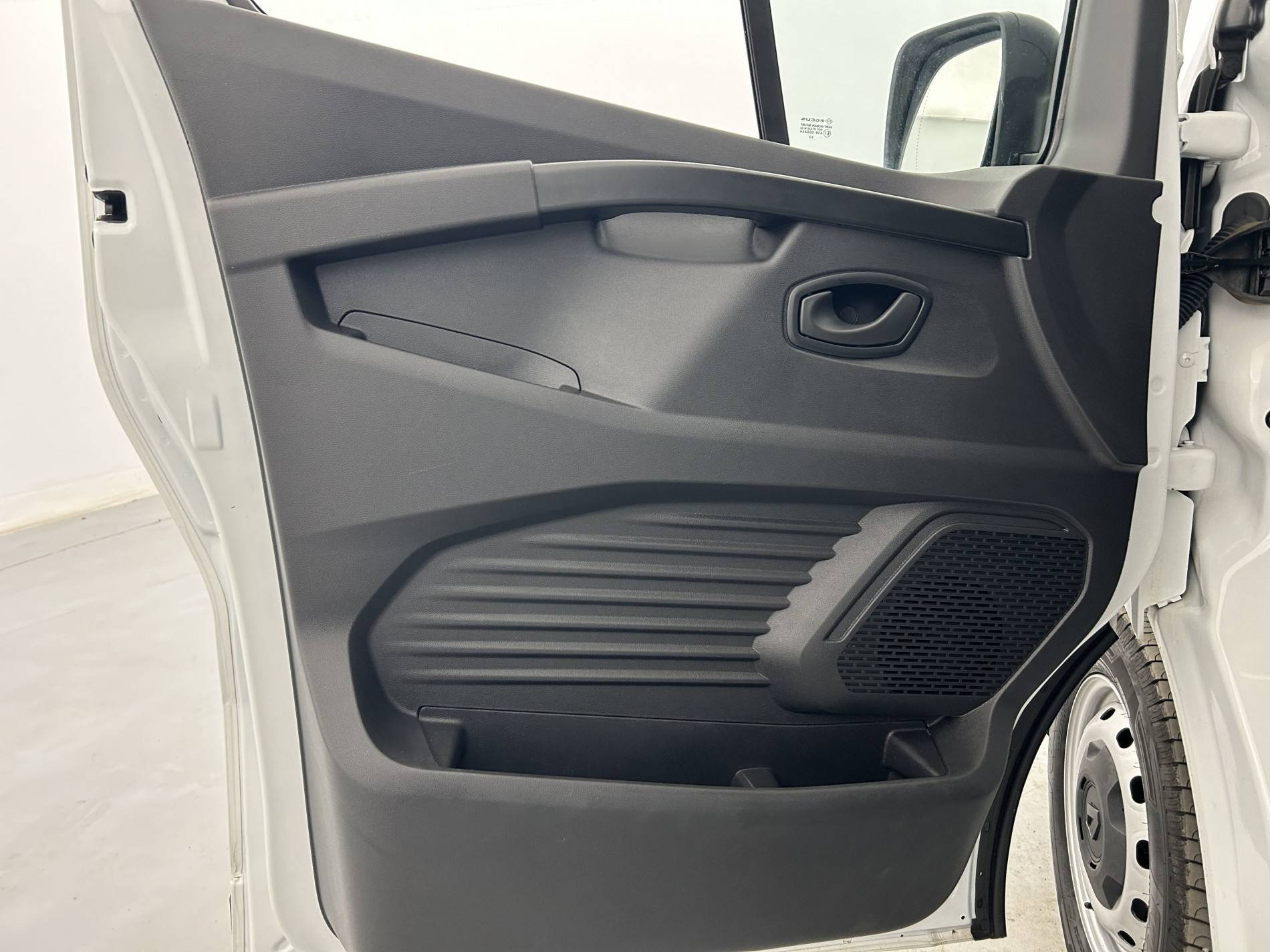 Vente en ligne Renault Trafic 3 Fourgon TRAFIC FGN L1H1 3000 KG BLUE DCI 130 au prix de 23 990 €