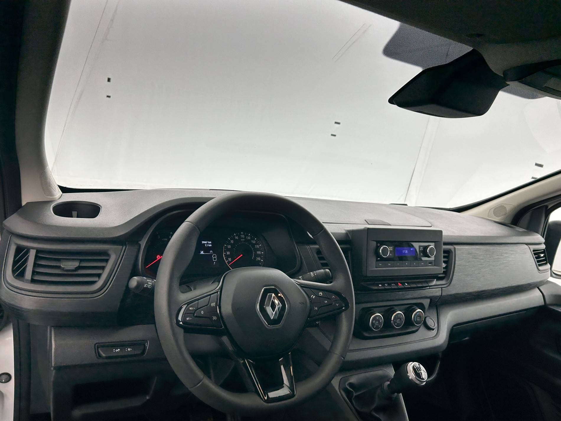 Vente en ligne Renault Trafic 3 Fourgon TRAFIC FGN L1H1 3000 KG BLUE DCI 130 au prix de 23 990 €