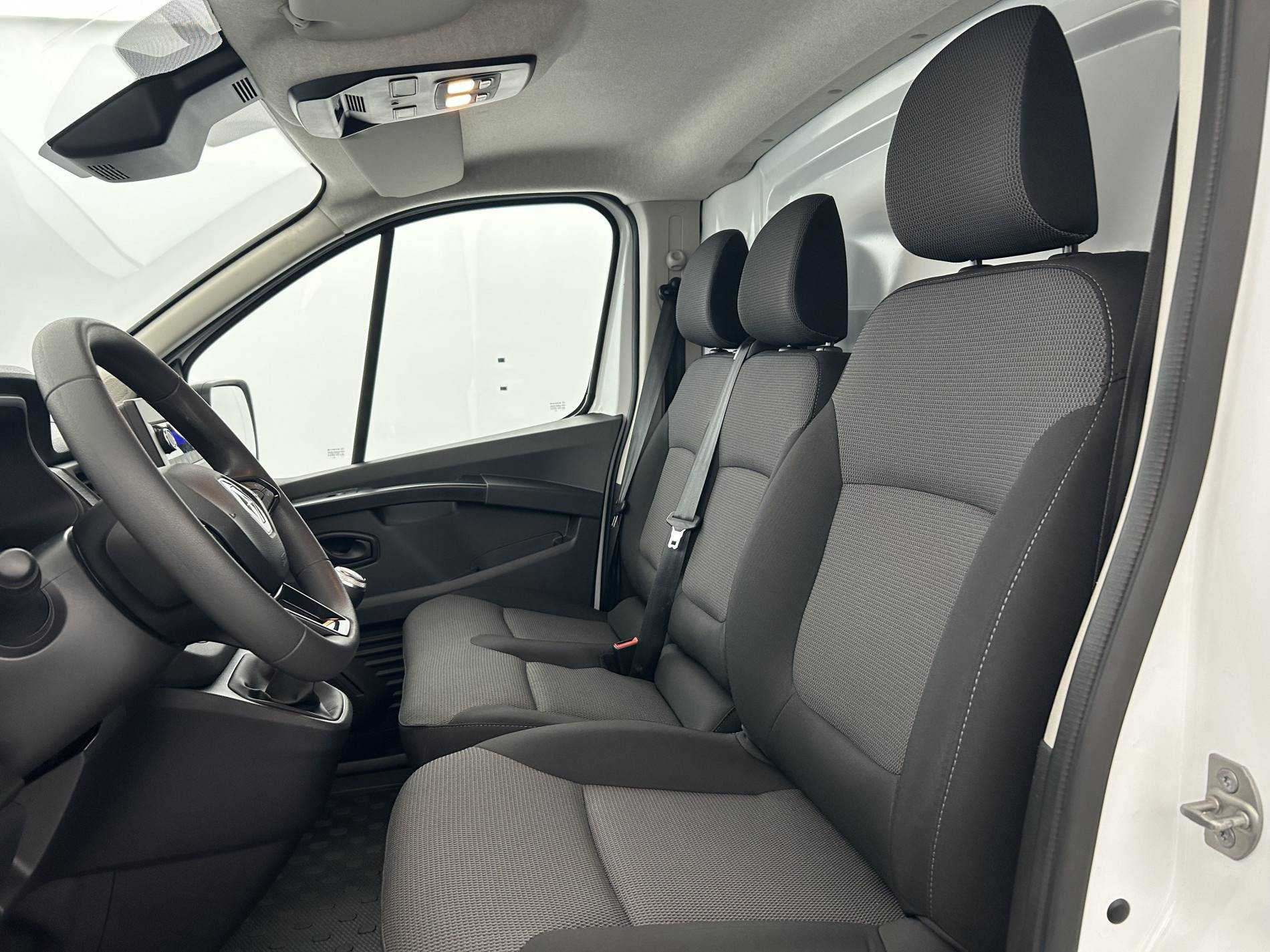 Vente en ligne Renault Trafic 3 Fourgon TRAFIC FGN L1H1 3000 KG BLUE DCI 130 au prix de 23 990 €