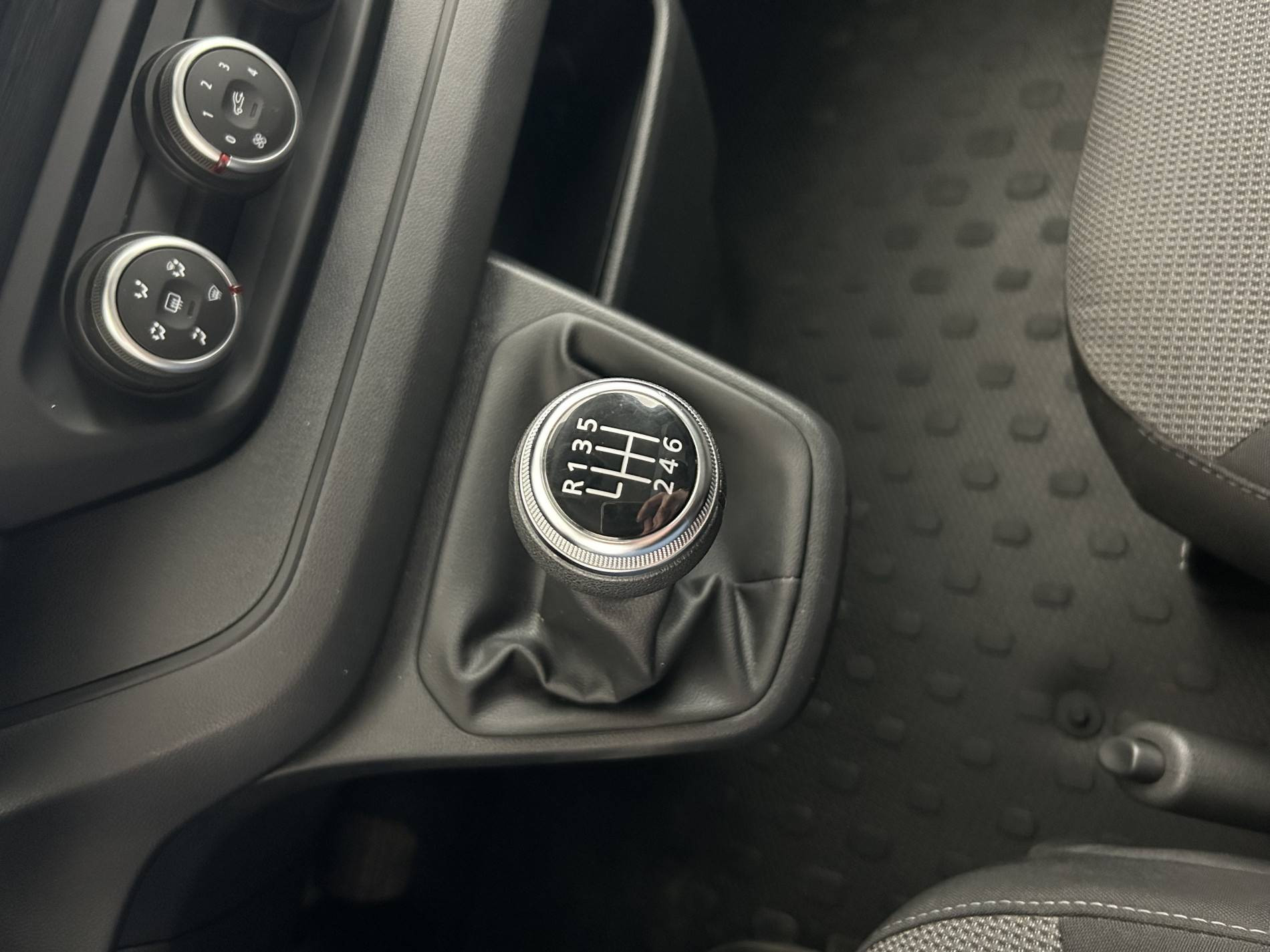 Vente en ligne Renault Trafic 3 Fourgon TRAFIC FGN L1H1 3000 KG BLUE DCI 130 au prix de 23 990 €