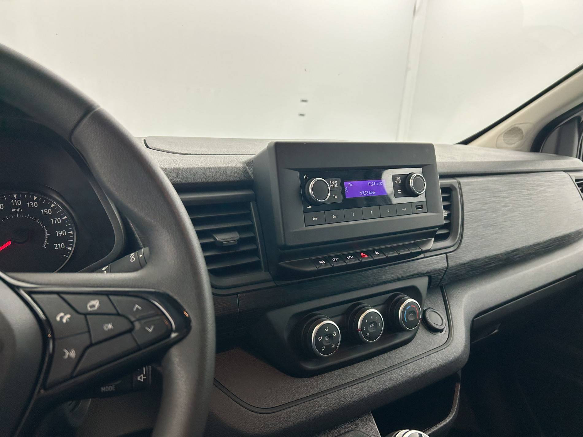 Vente en ligne Renault Trafic 3 Fourgon TRAFIC FGN L1H1 3000 KG BLUE DCI 130 au prix de 23 990 €