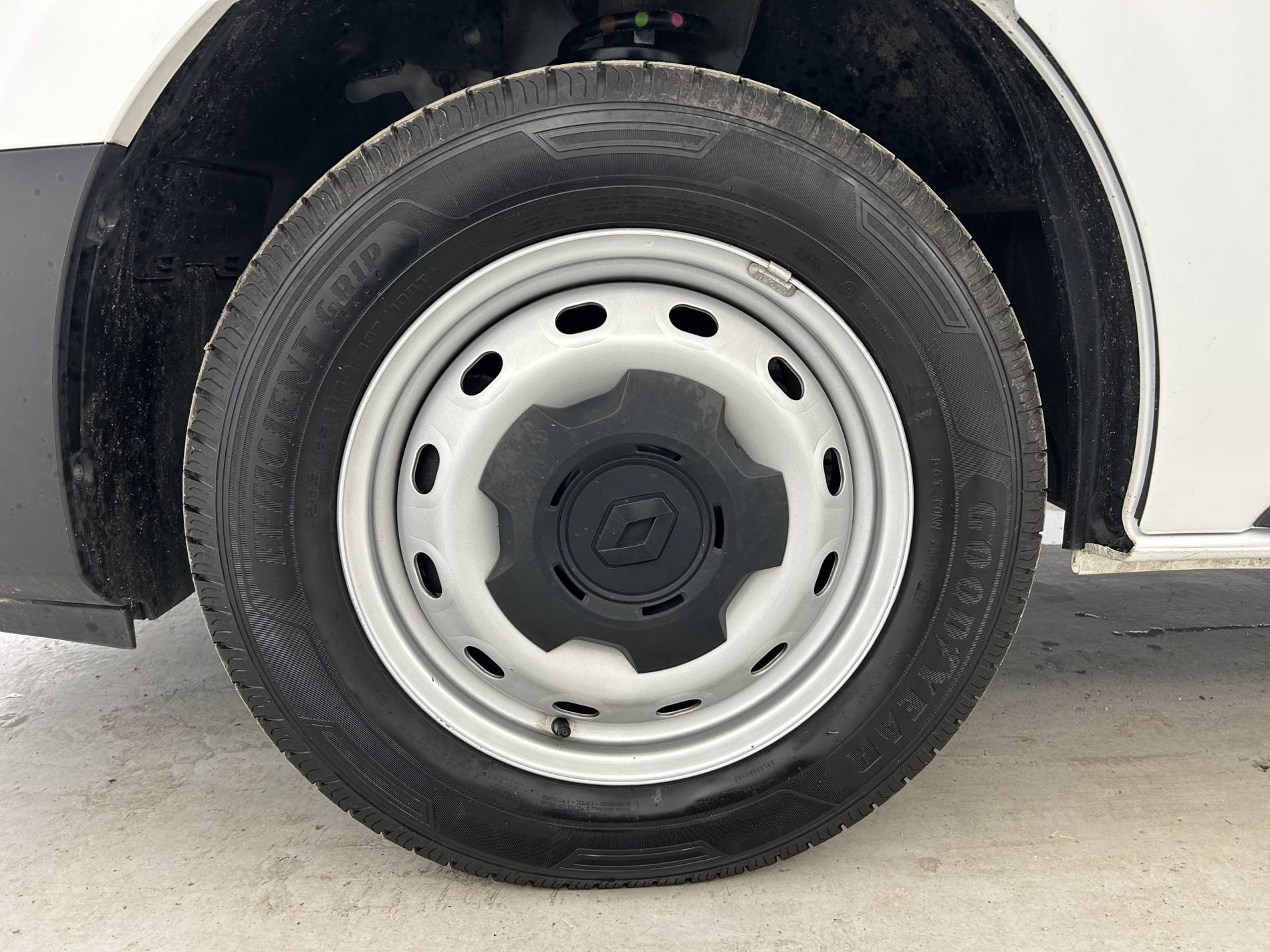 Vente en ligne Renault Trafic 3 Fourgon TRAFIC FGN L1H1 3000 KG BLUE DCI 130 au prix de 23 990 €