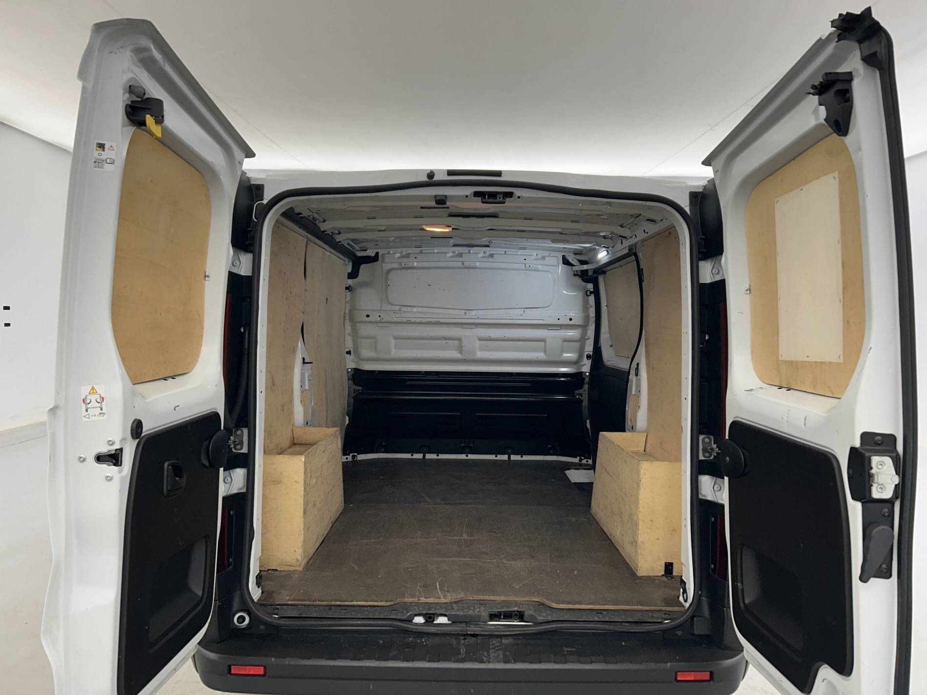 Vente en ligne Renault Trafic 3 Fourgon TRAFIC FGN L1H1 3000 KG BLUE DCI 130 au prix de 23 990 €