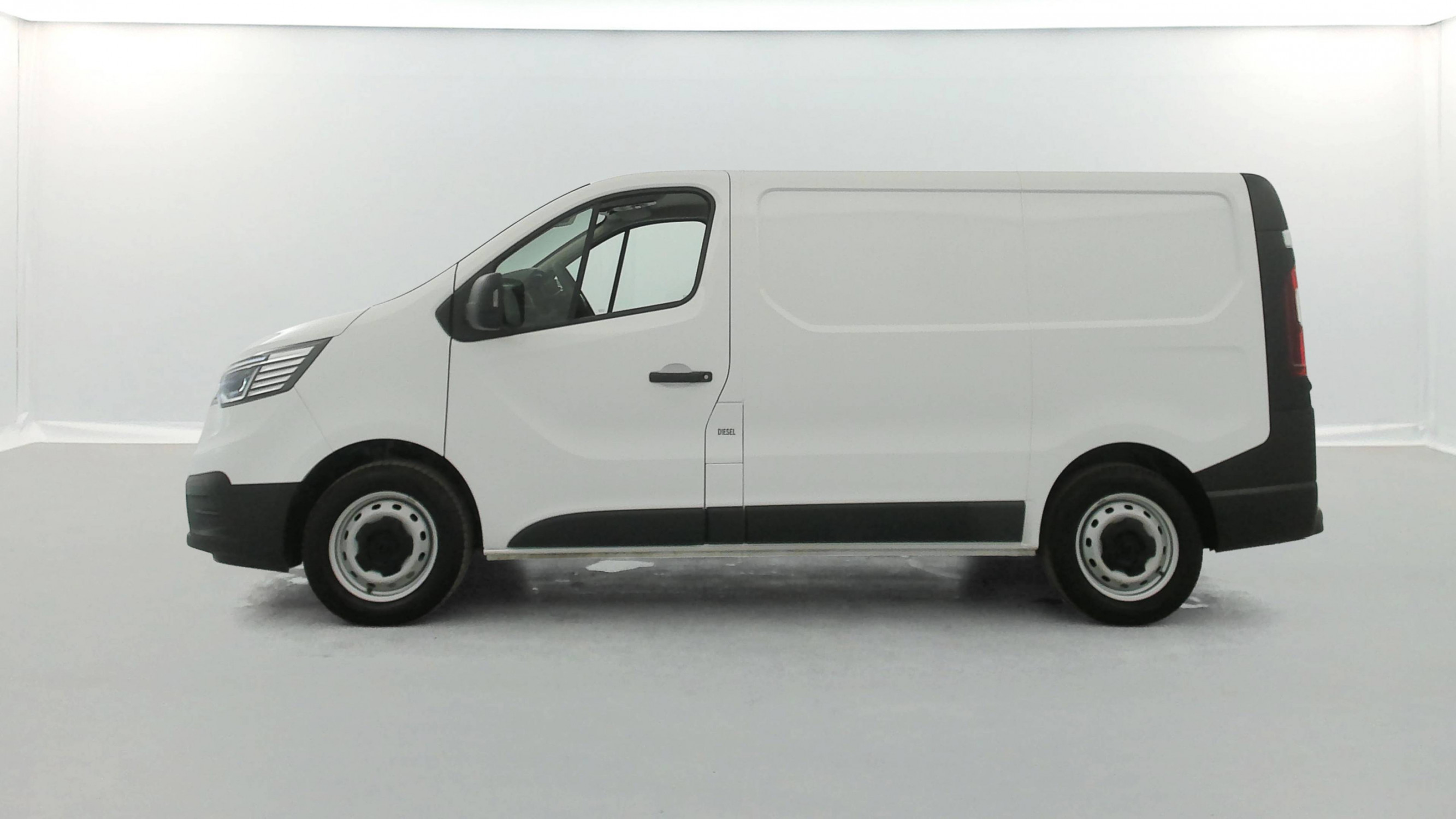 Vente en ligne Renault Trafic 3 Fourgon TRAFIC FGN L1H1 3000 KG BLUE DCI 130 au prix de 23 990 €
