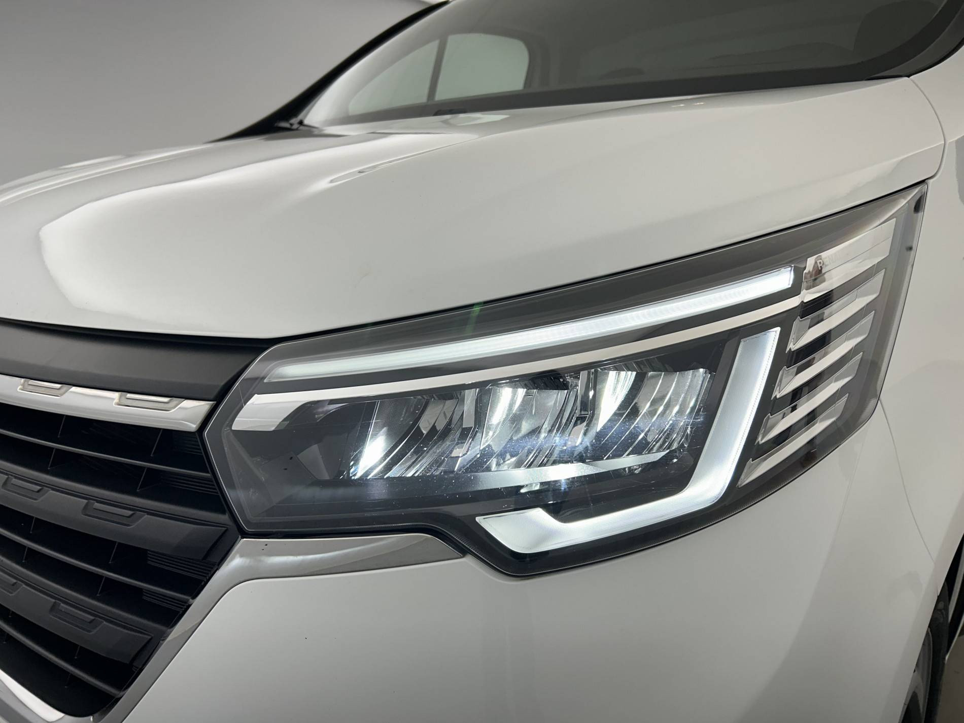 Vente en ligne Renault Trafic 3 Fourgon TRAFIC FGN L1H1 3000 KG BLUE DCI 130 au prix de 23 990 €