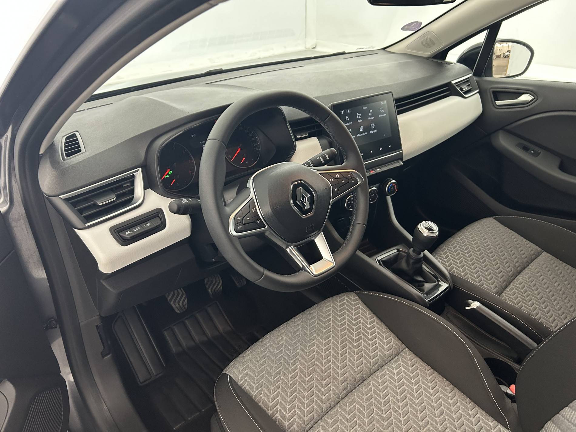 Vente en ligne Renault Clio 5 Clio TCe 90 au prix de 14 390 €