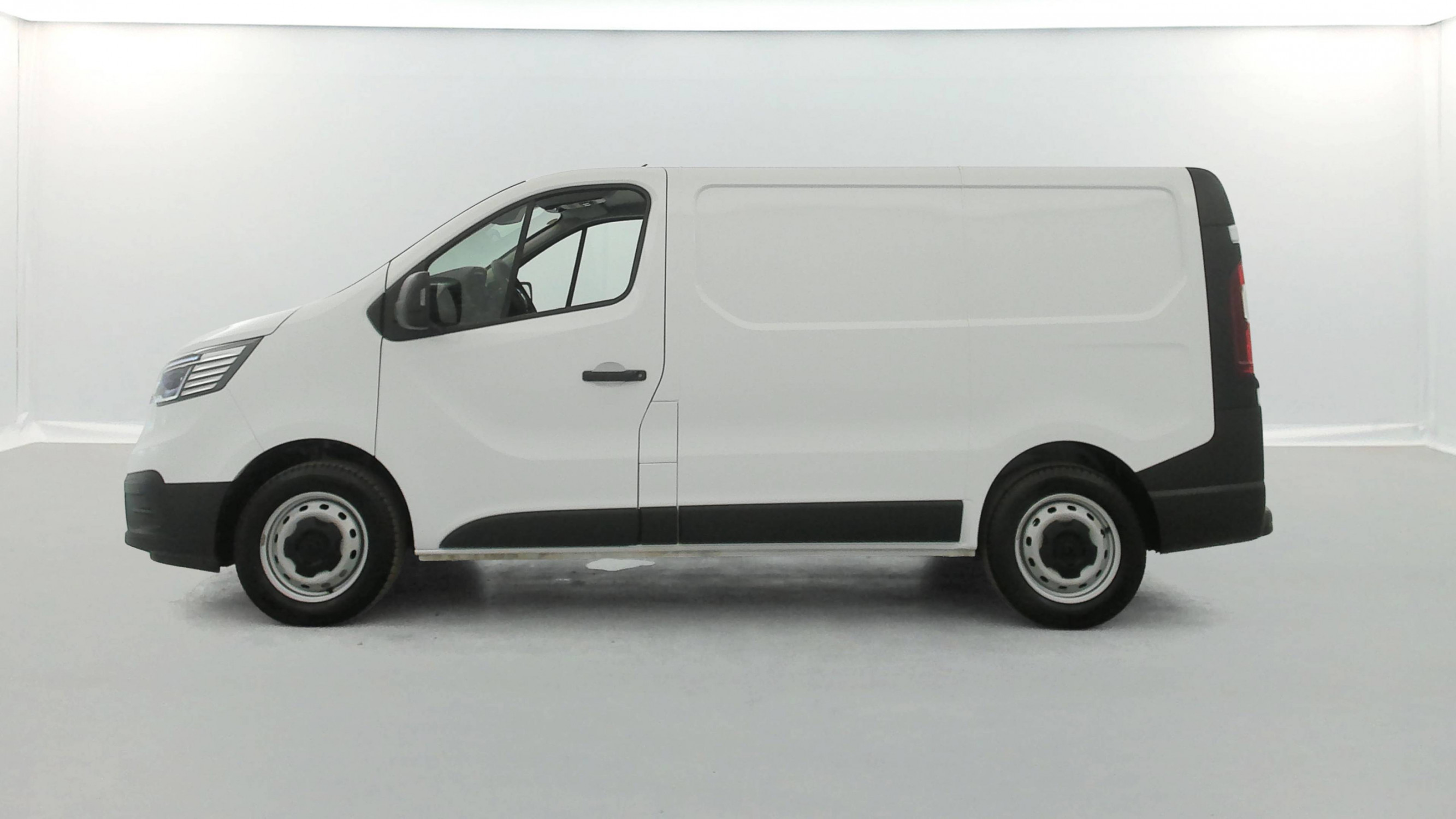 Vente en ligne Renault Trafic 3 Fourgon TRAFIC FGN L1H1 3T BLUE DCI 130 GSR2 au prix de 24 990 €