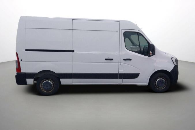 Vente en ligne Renault Master Fourgon MASTER FGN TRAC F3500 L2H2 DCI 135 au prix de 23 990 €