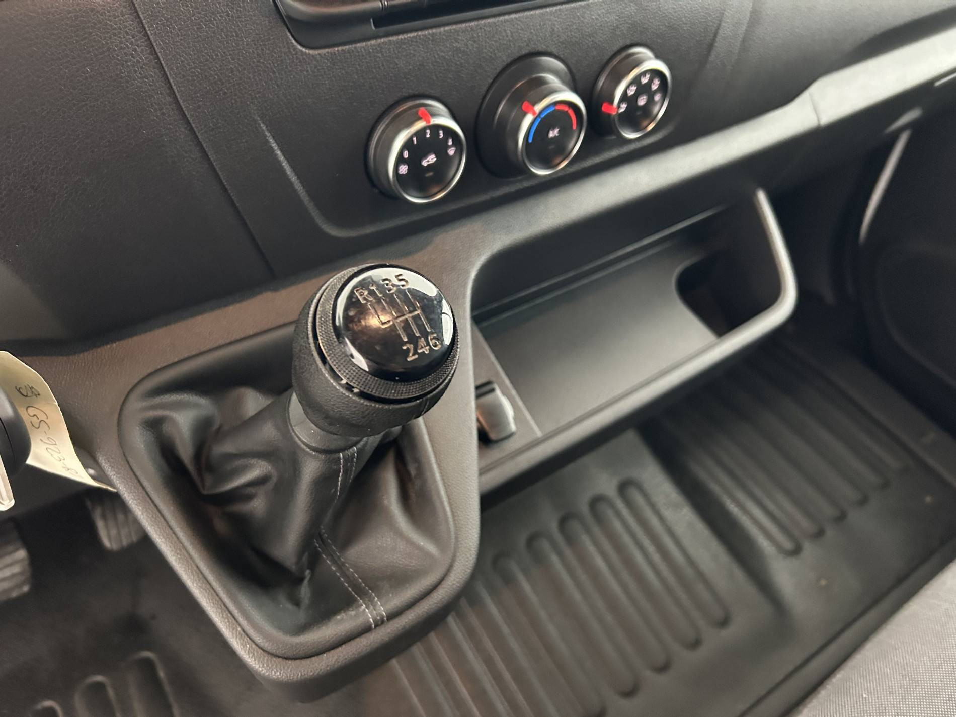 Vente en ligne Renault Master Fourgon MASTER FGN TRAC F3500 L2H2 BLUE DCI 135 au prix de 26 990 €