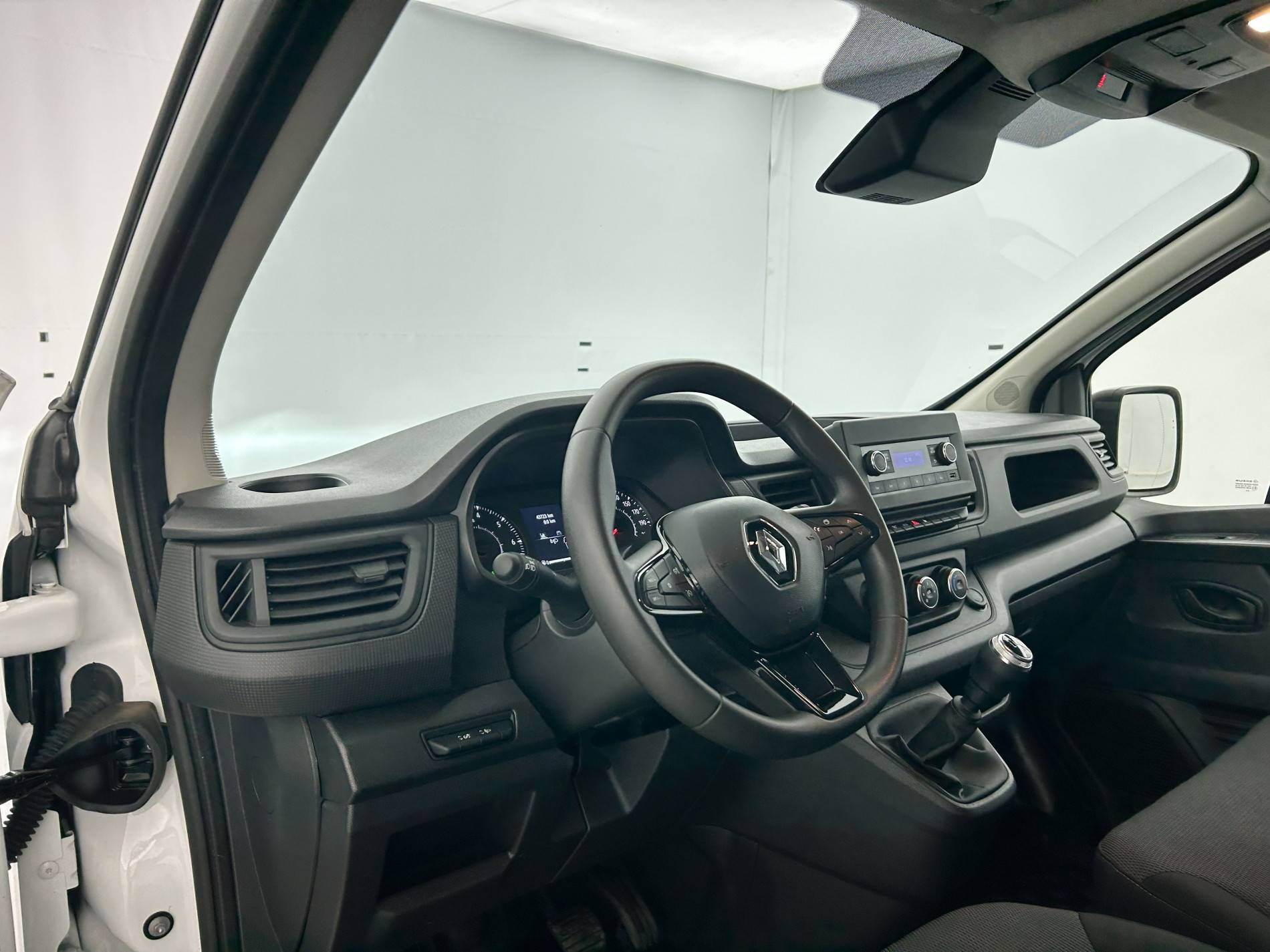 Vente en ligne Renault Trafic 3 Fourgon TRAFIC FGN L1H1 3T BLUE DCI 130 GSR2 au prix de 24 490 €