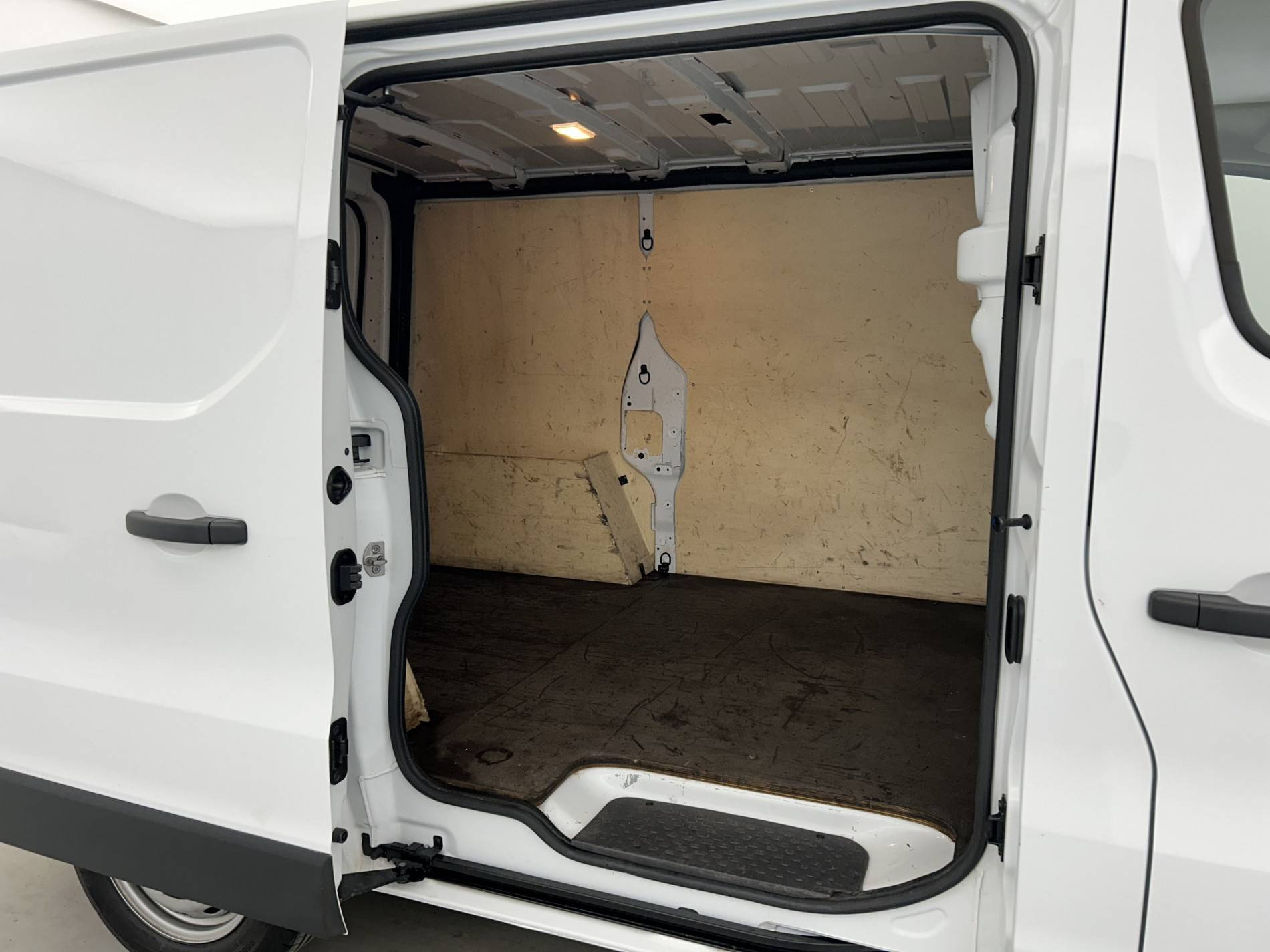 Vente en ligne Renault Trafic 3 Fourgon TRAFIC FGN L1H1 3T BLUE DCI 130 GSR2 au prix de 24 490 €