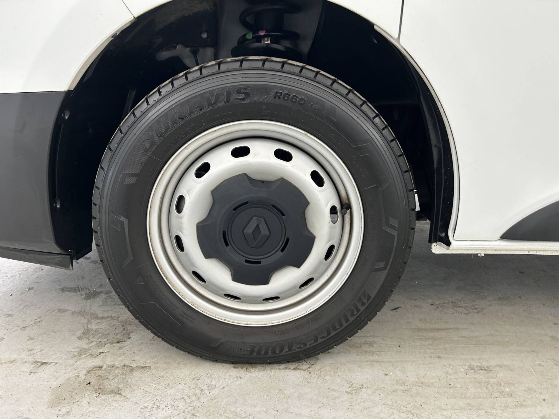 Vente en ligne Renault Trafic 3 Fourgon TRAFIC FGN L1H1 3T BLUE DCI 130 GSR2 au prix de 24 490 €