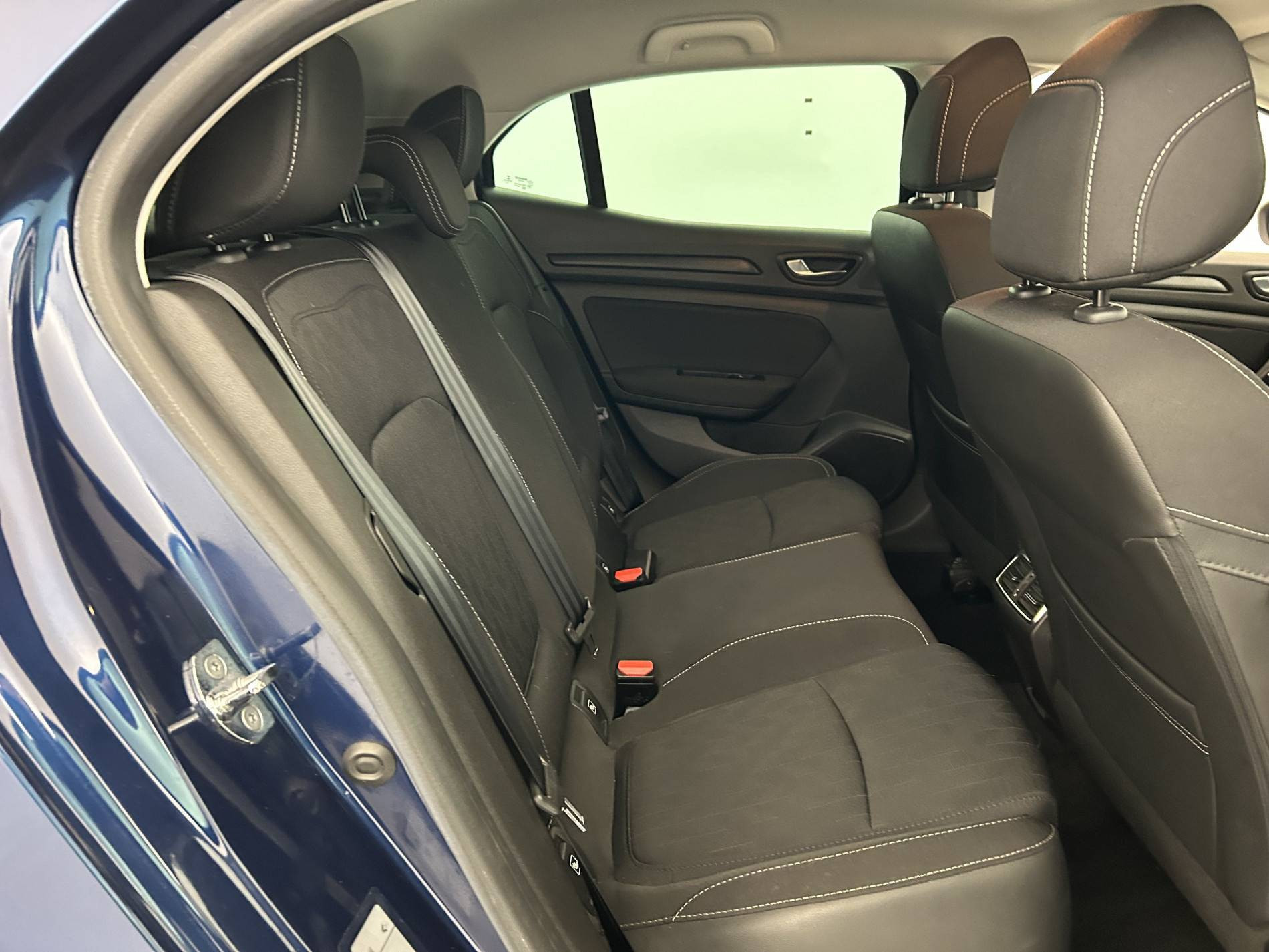 Vente en ligne Renault Megane 4 Mégane IV Berline TCe 140 EDC FAP au prix de 16 990 €