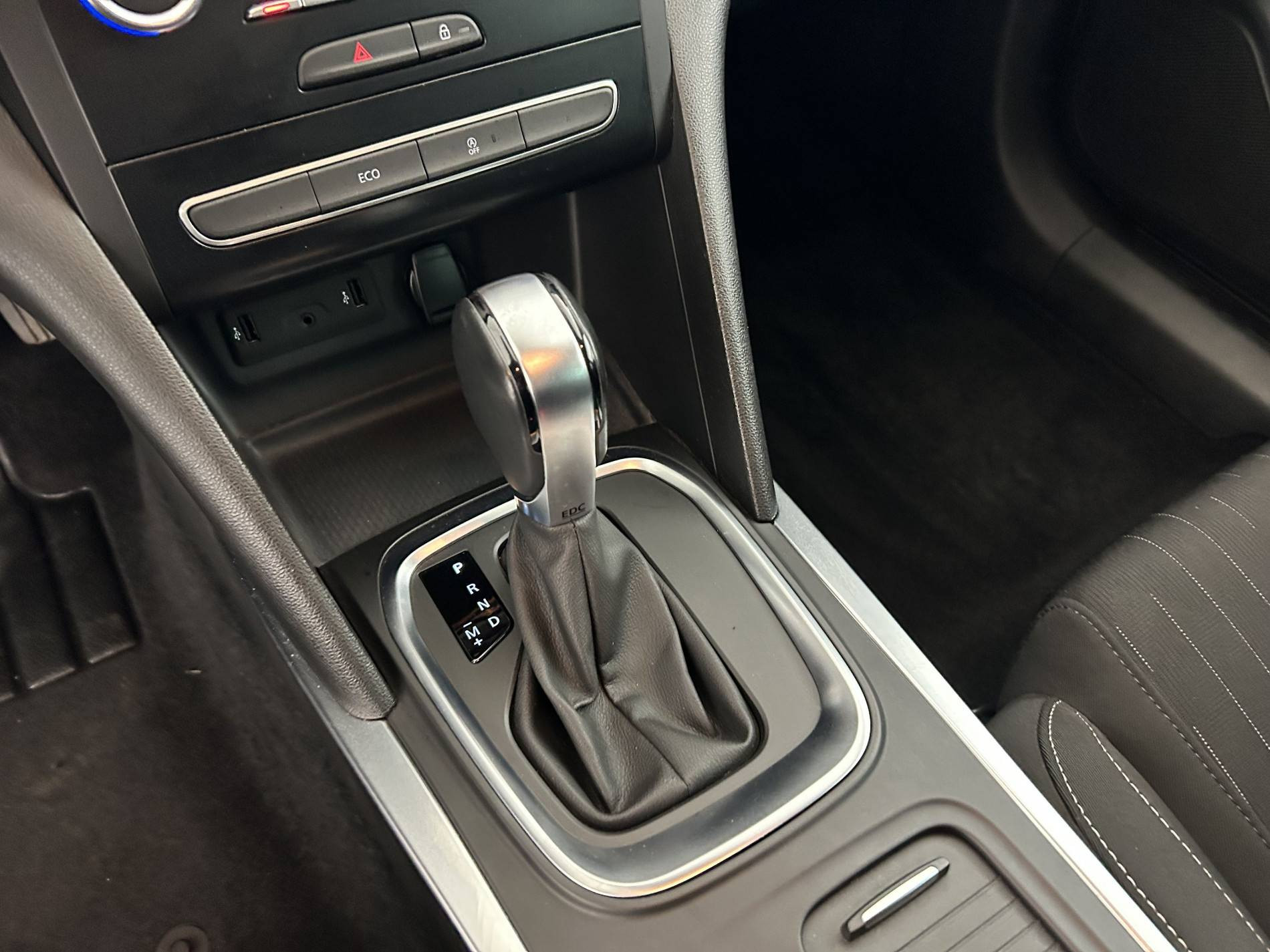 Vente en ligne Renault Megane 4 Mégane IV Berline TCe 140 EDC FAP au prix de 16 990 €