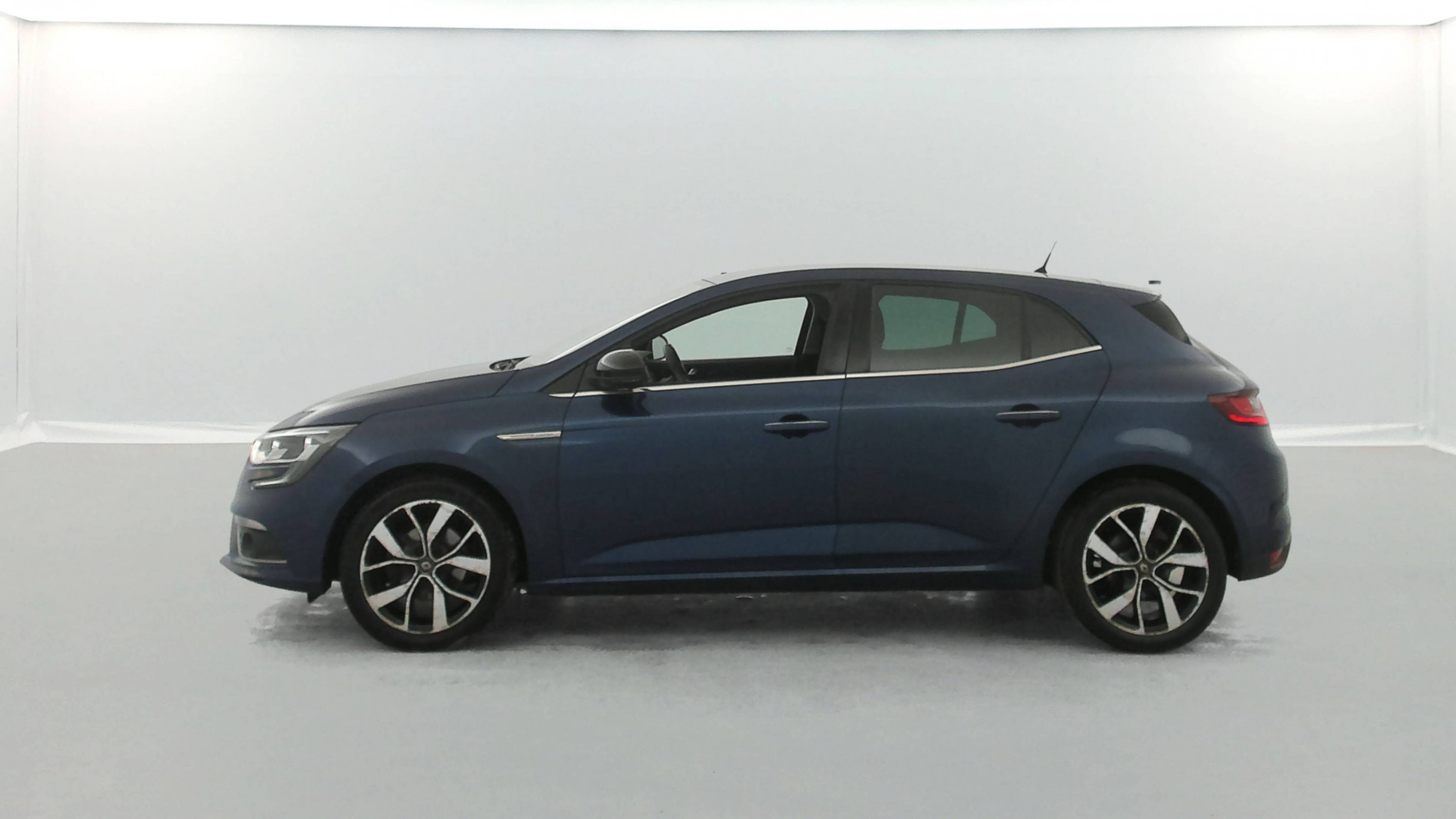 Vente en ligne Renault Megane 4 Mégane IV Berline TCe 140 EDC FAP au prix de 16 990 €