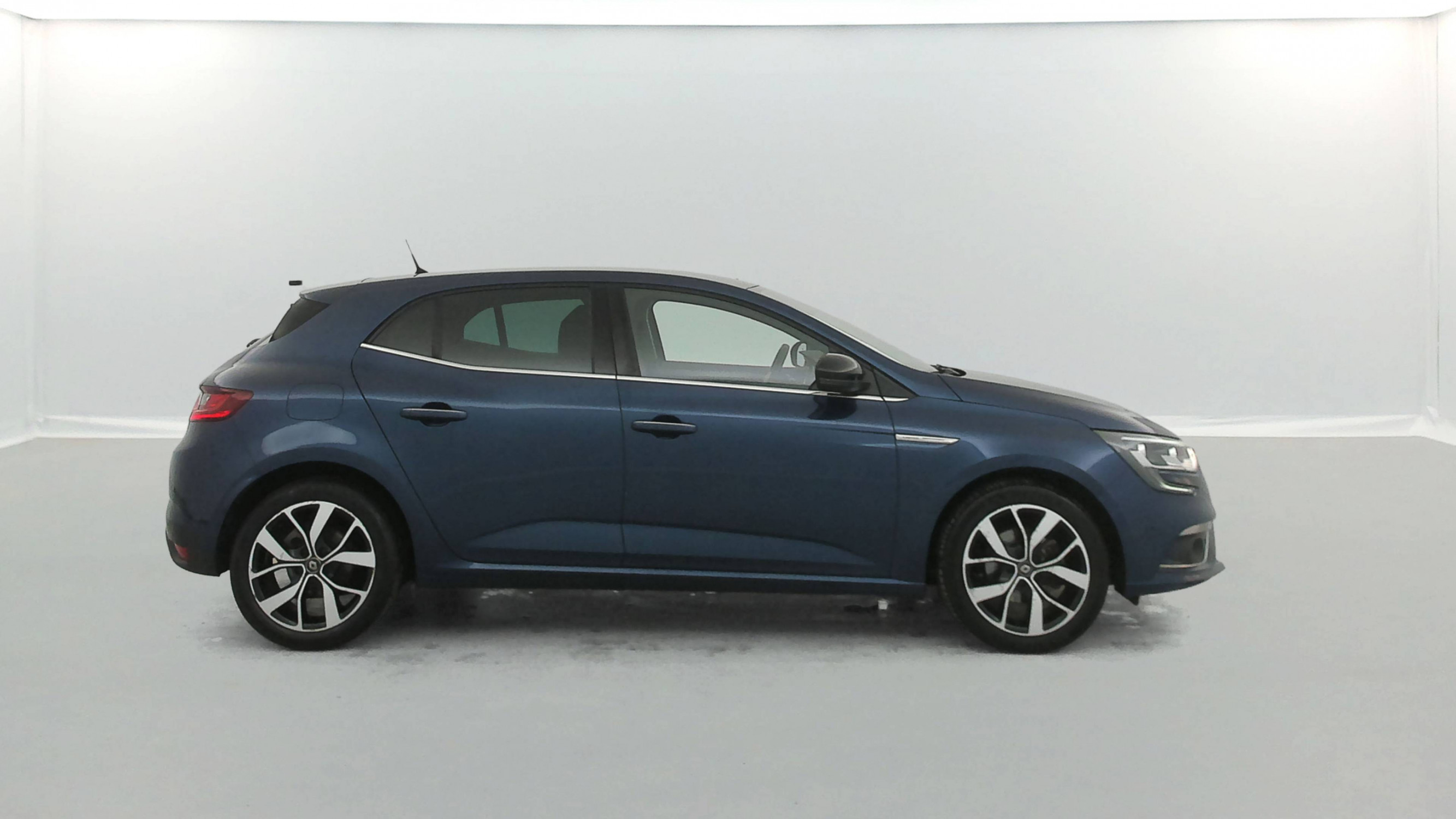 Vente en ligne Renault Megane 4 Mégane IV Berline TCe 140 EDC FAP au prix de 16 990 €