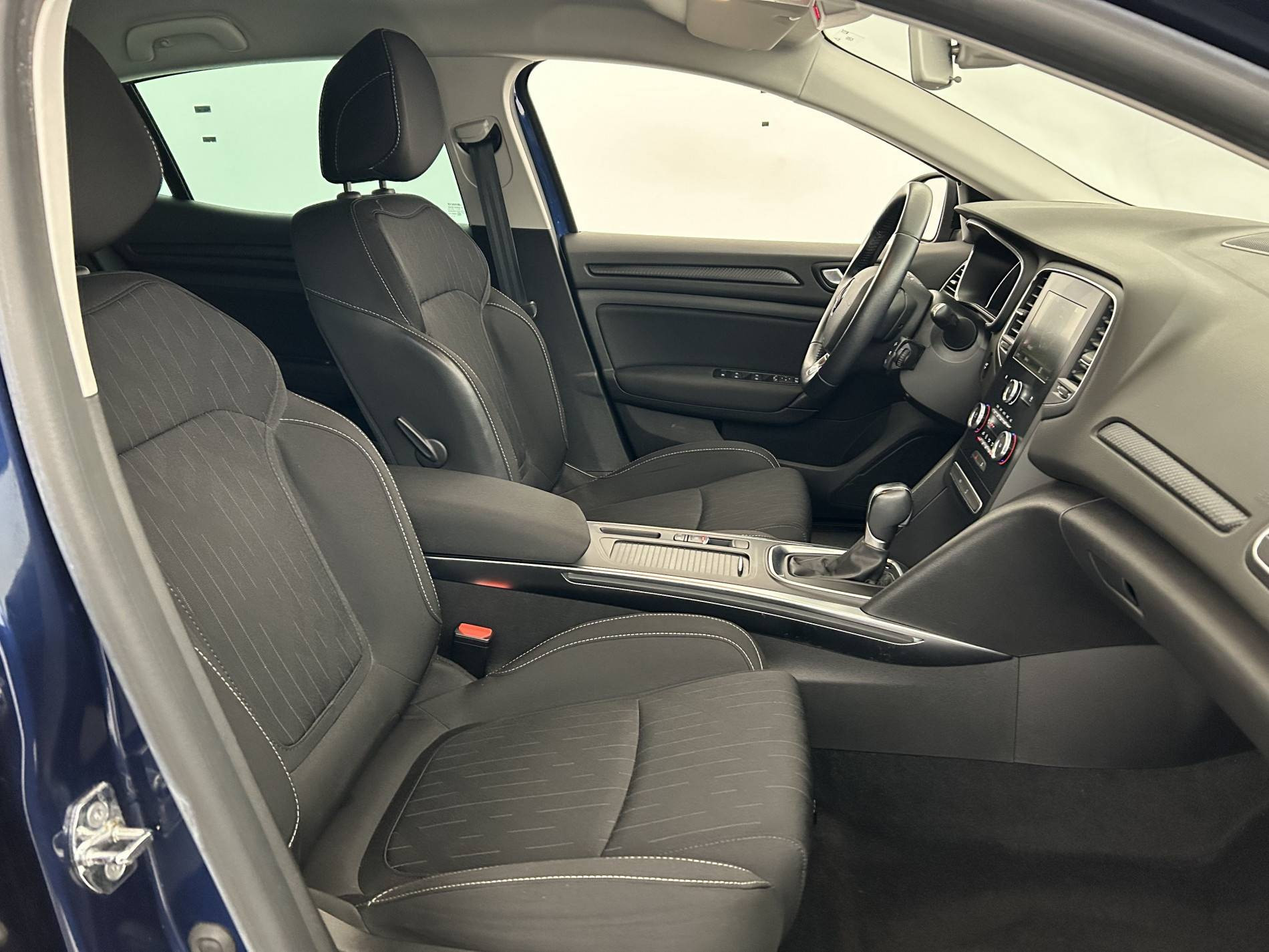 Vente en ligne Renault Megane 4 Mégane IV Berline TCe 140 EDC FAP au prix de 16 990 €