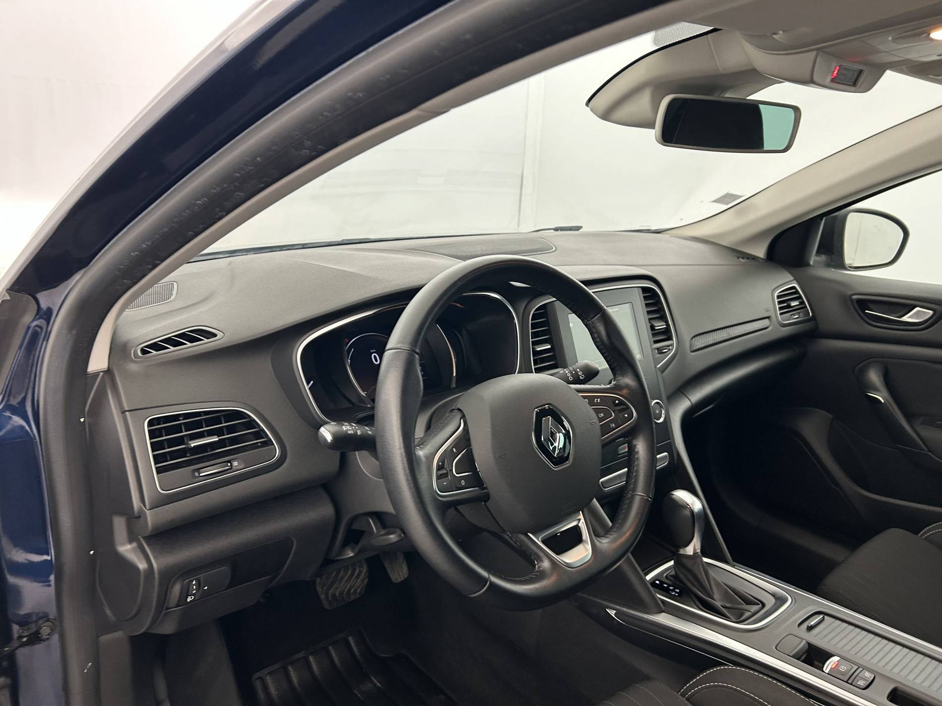 Vente en ligne Renault Megane 4 Mégane IV Berline TCe 140 EDC FAP au prix de 16 990 €