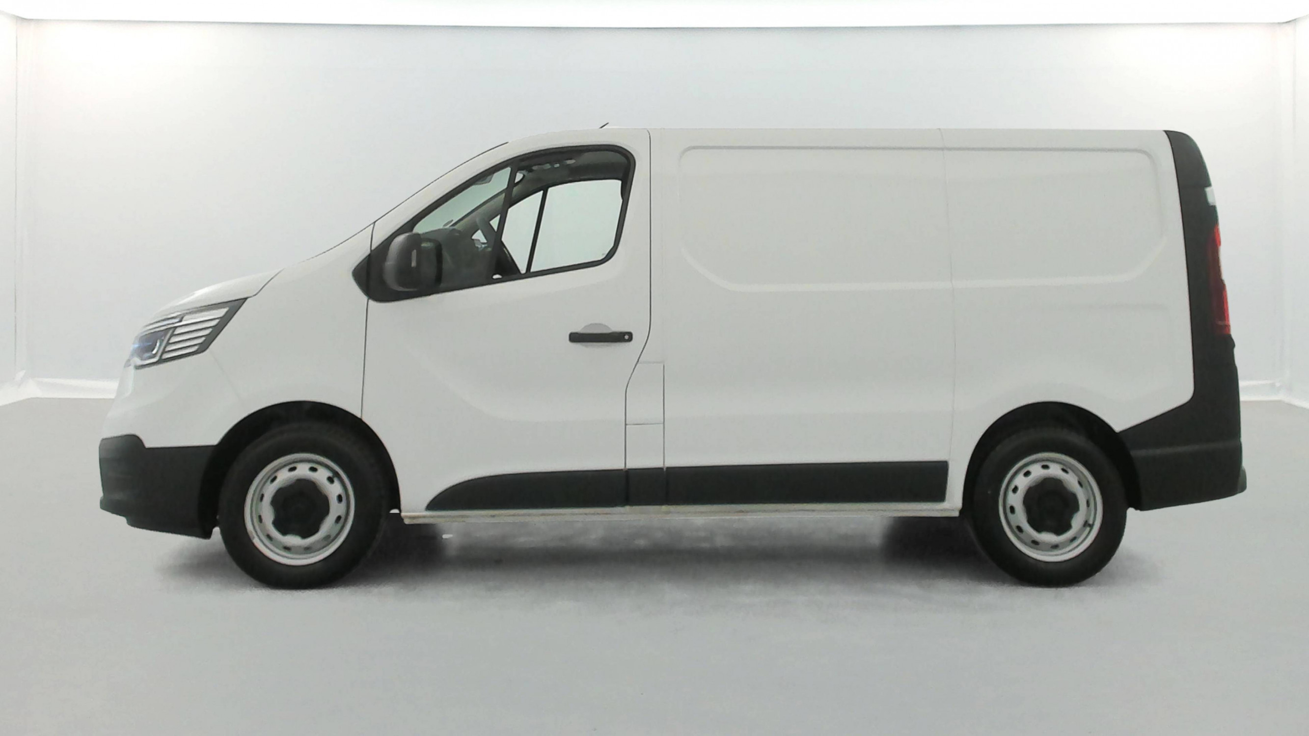 Vente en ligne Renault Trafic 3 Fourgon TRAFIC FGN L1H1 3000 KG BLUE DCI 130 au prix de 19 990 €