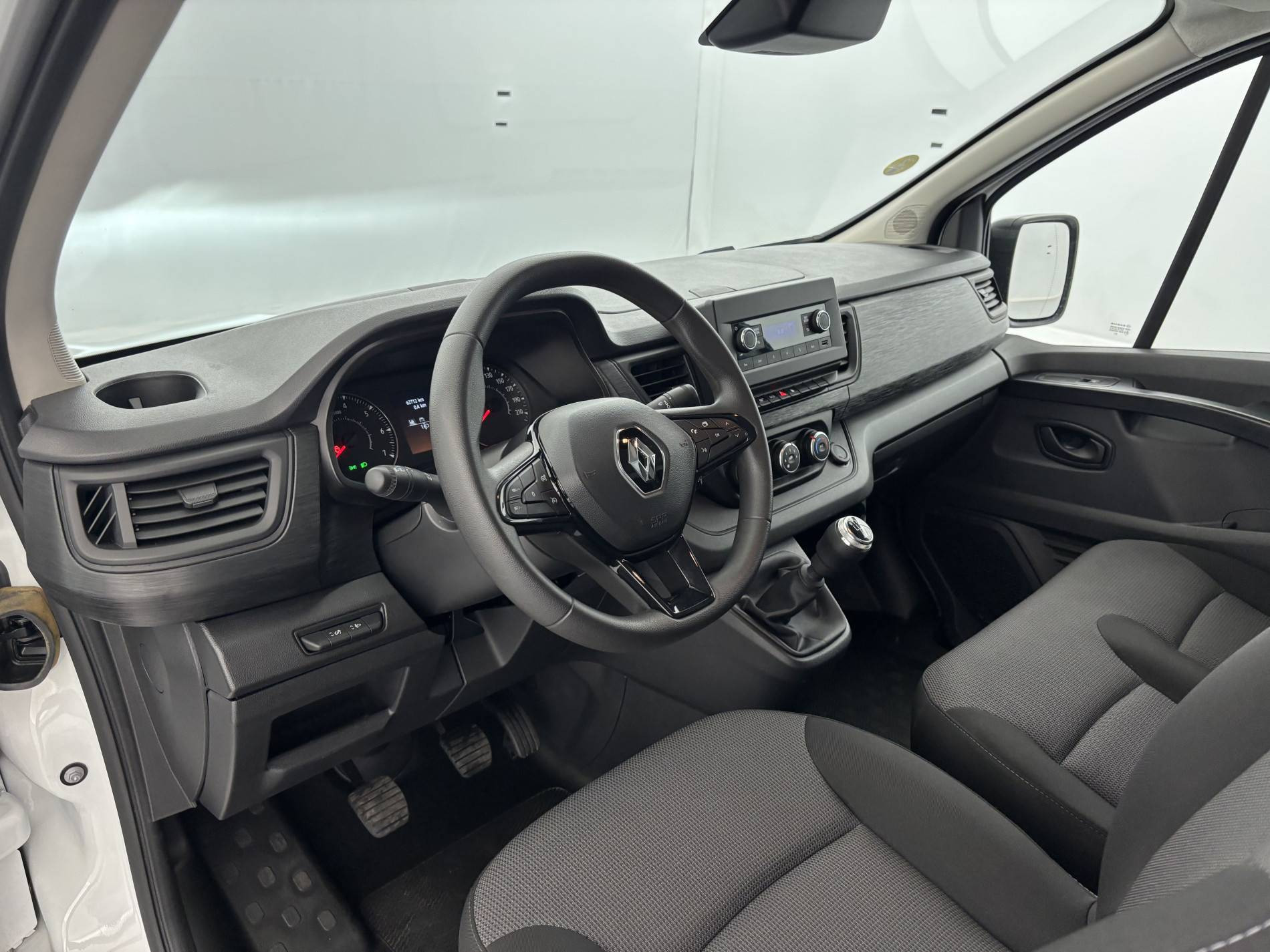 Vente en ligne Renault Trafic 3 Fourgon TRAFIC FGN L1H1 3000 KG BLUE DCI 130 au prix de 19 990 €