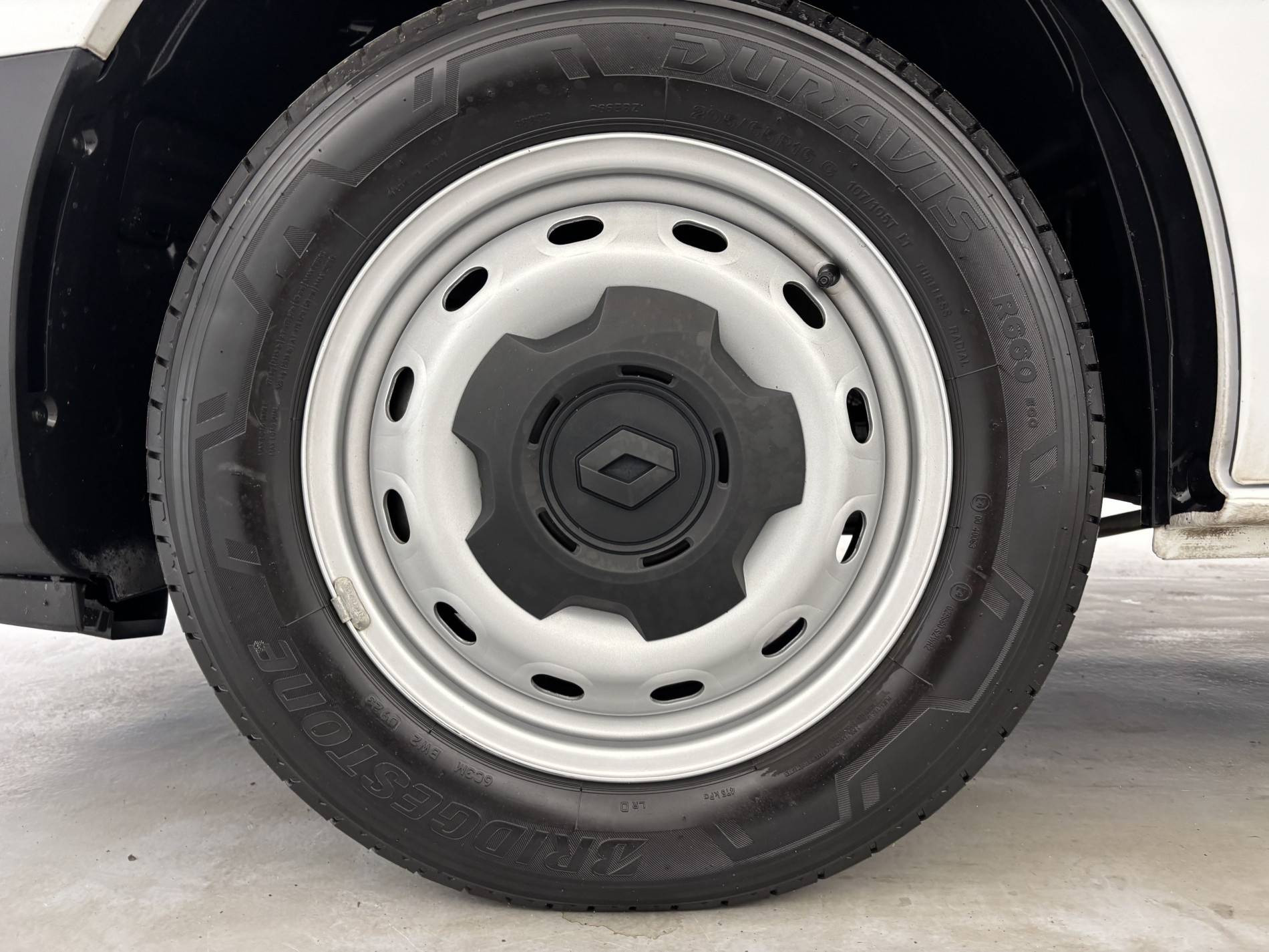 Vente en ligne Renault Trafic 3 Fourgon TRAFIC FGN L1H1 3000 KG BLUE DCI 130 au prix de 19 990 €