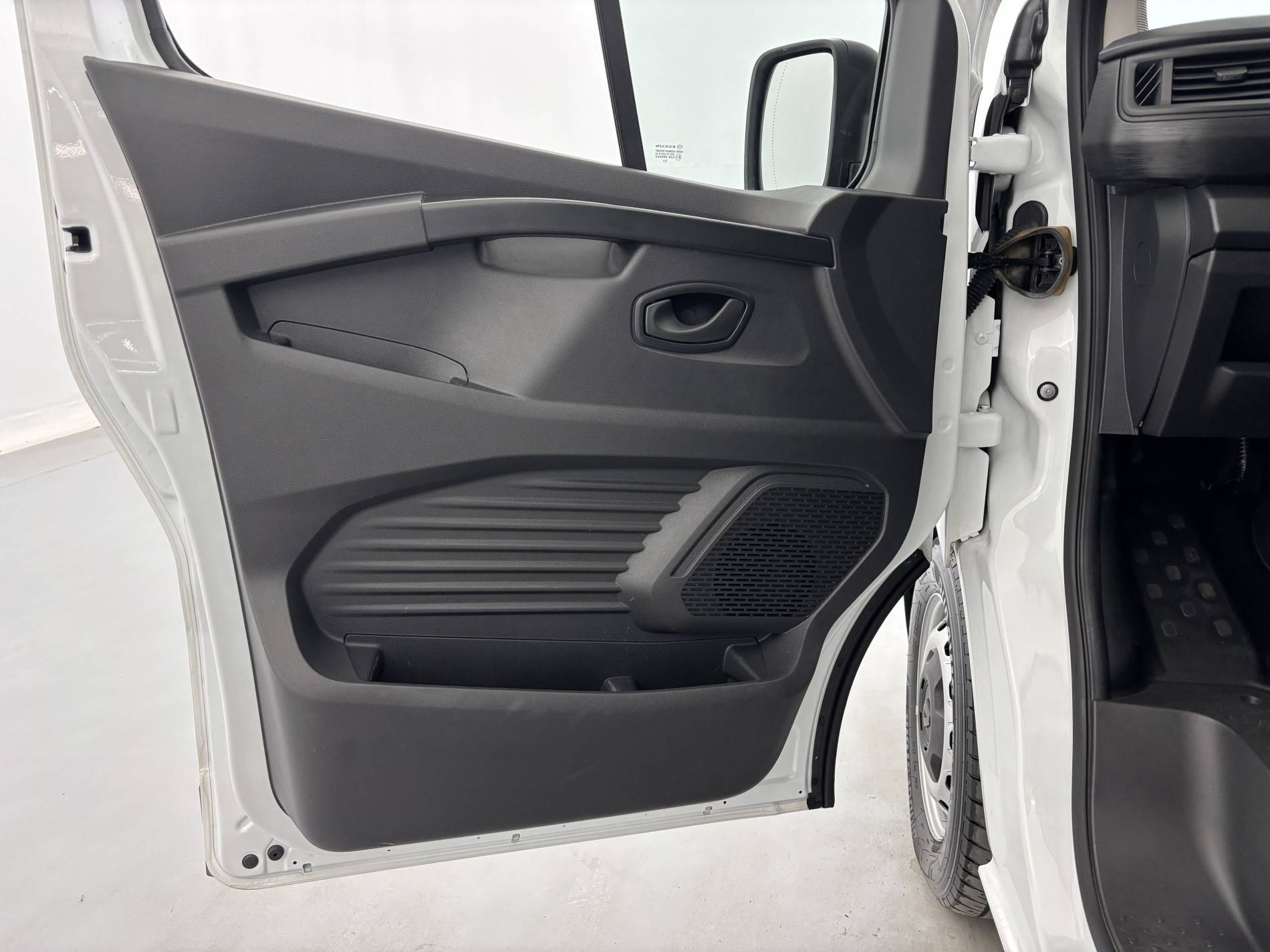 Vente en ligne Renault Trafic 3 Fourgon TRAFIC FGN L1H1 3000 KG BLUE DCI 130 au prix de 19 990 €