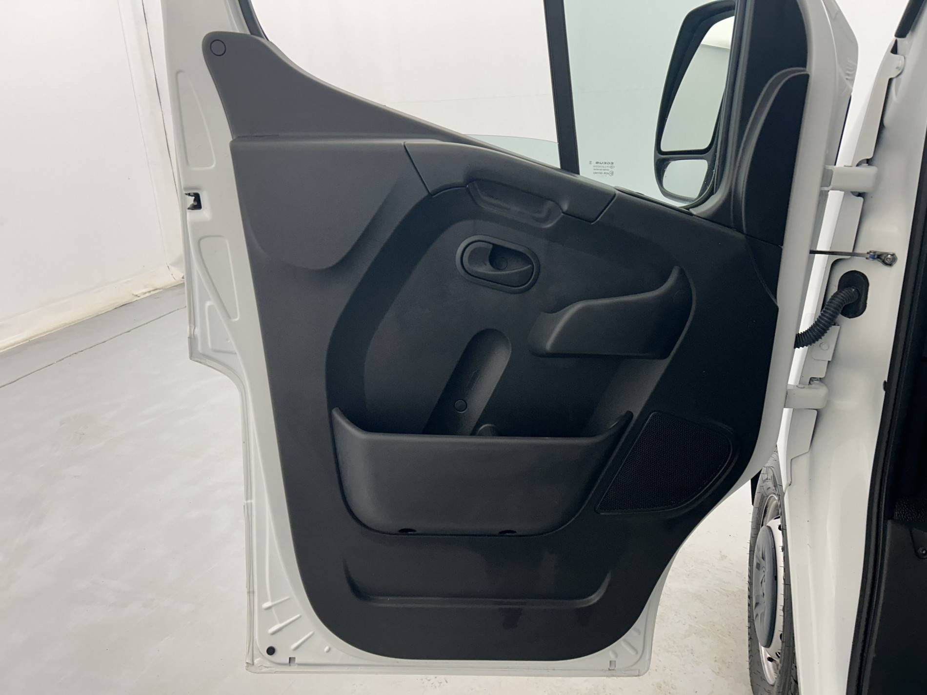 Vente en ligne Renault Master Fourgon MASTER FGN TRAC F3500 L2H2 BLUE DCI 135 au prix de 26 990 €