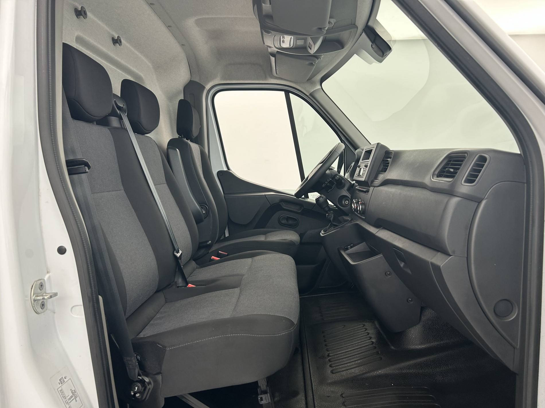 Vente en ligne Renault Master Fourgon MASTER FGN TRAC F3500 L2H2 BLUE DCI 135 au prix de 26 990 €