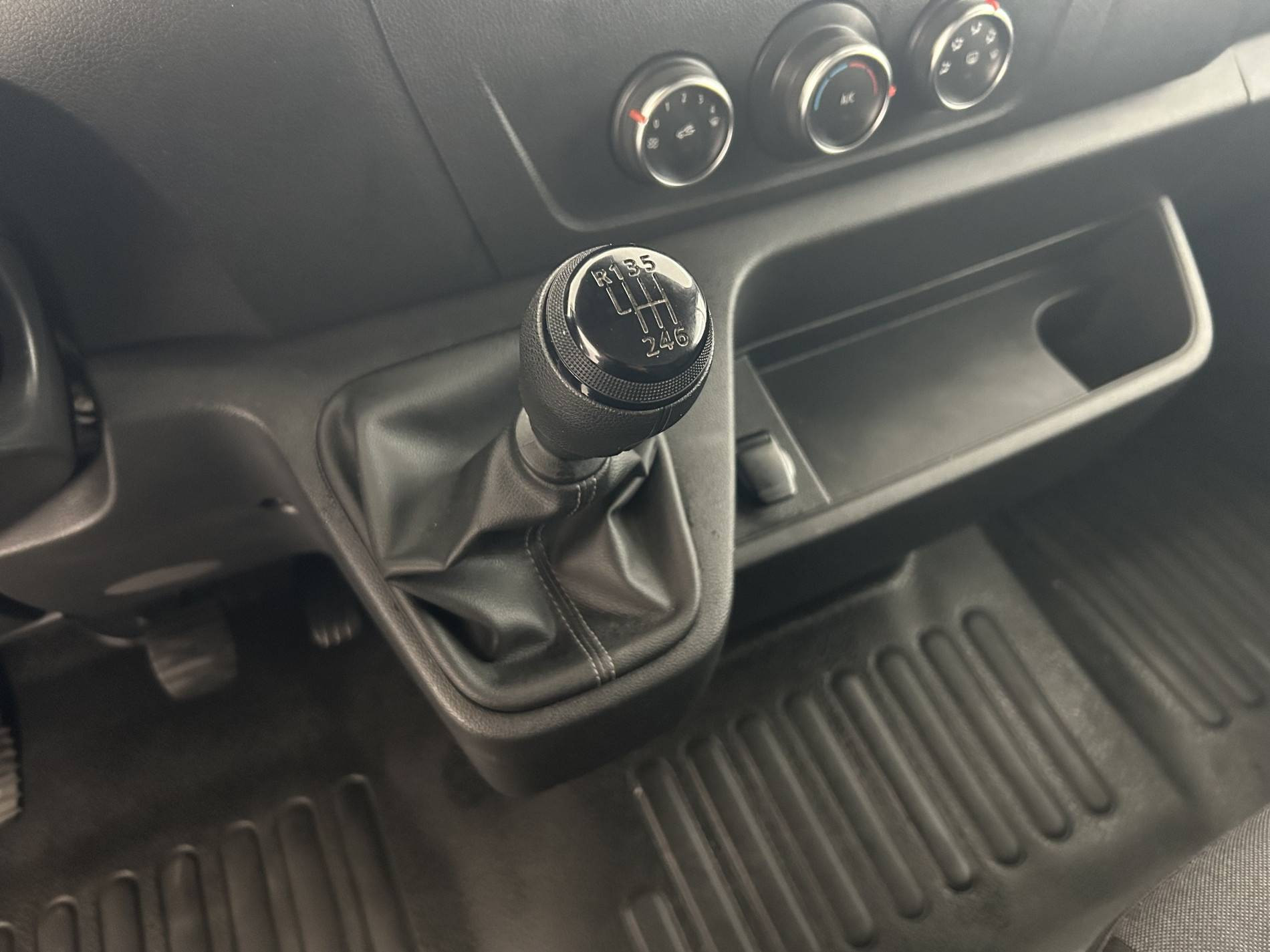 Vente en ligne Renault Master Fourgon MASTER FGN TRAC F3500 L2H2 BLUE DCI 135 au prix de 26 990 €