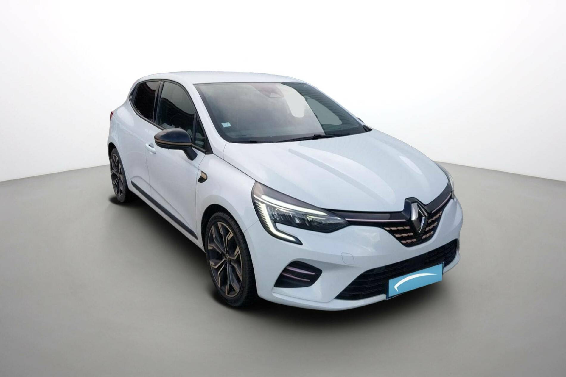 Vente en ligne Renault Clio 5 Clio TCe 140 - 21N au prix de 16 790 €