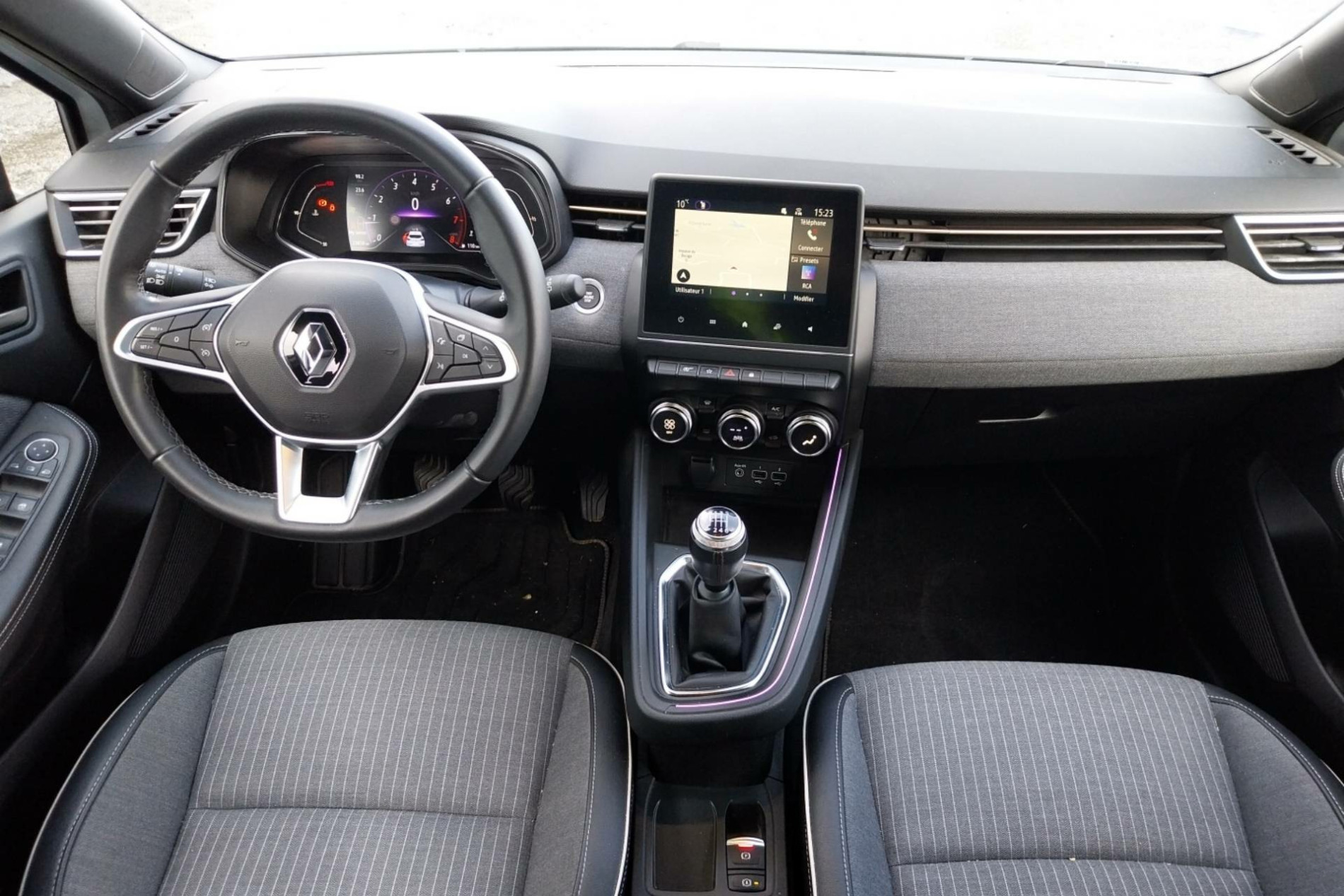 Vente en ligne Renault Clio 5 Clio TCe 140 - 21N au prix de 16 790 €