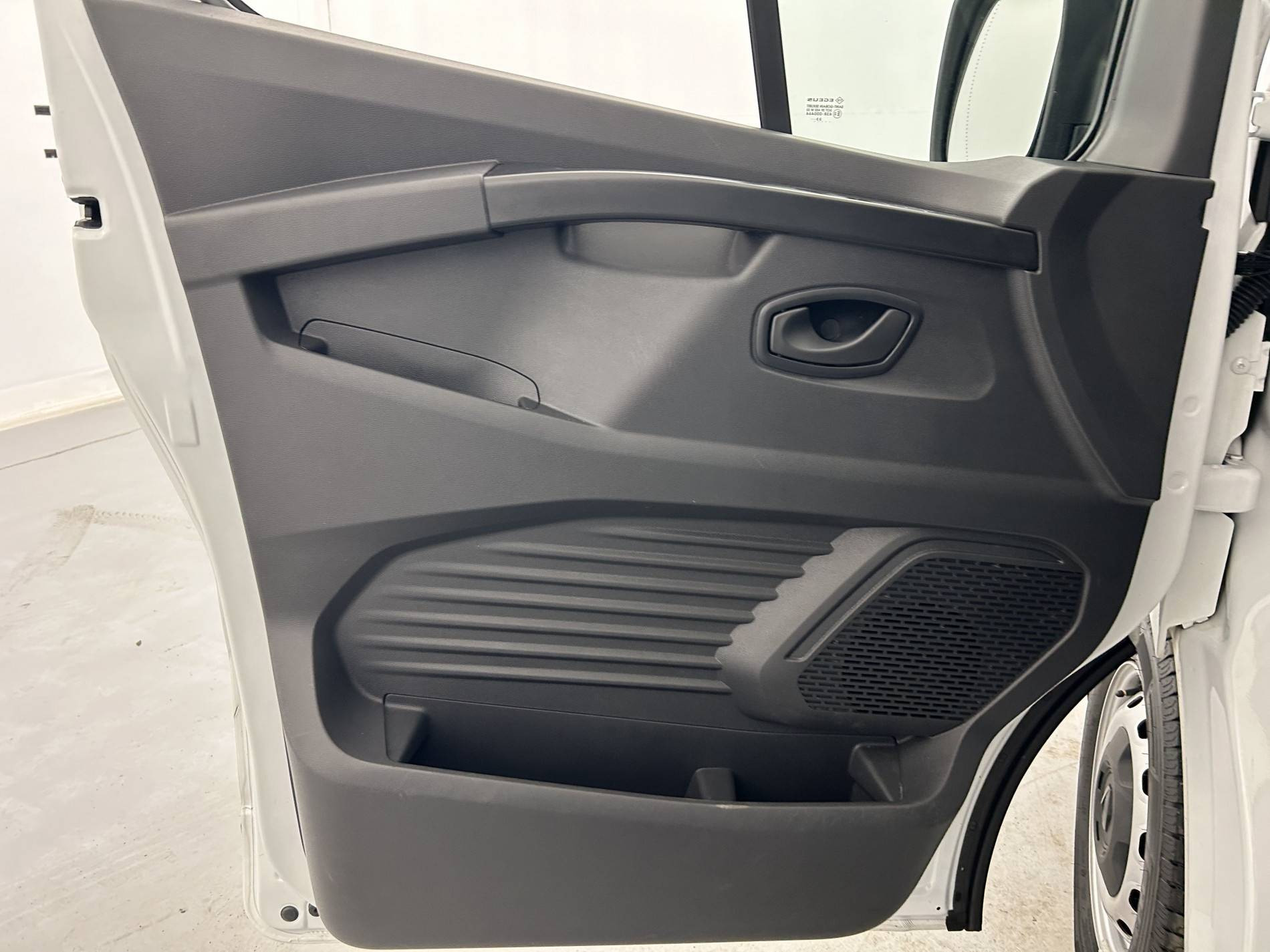 Vente en ligne Renault Trafic 3 Fourgon TRAFIC FGN L1H1 3T BLUE DCI 130 GSR2 au prix de 23 990 €