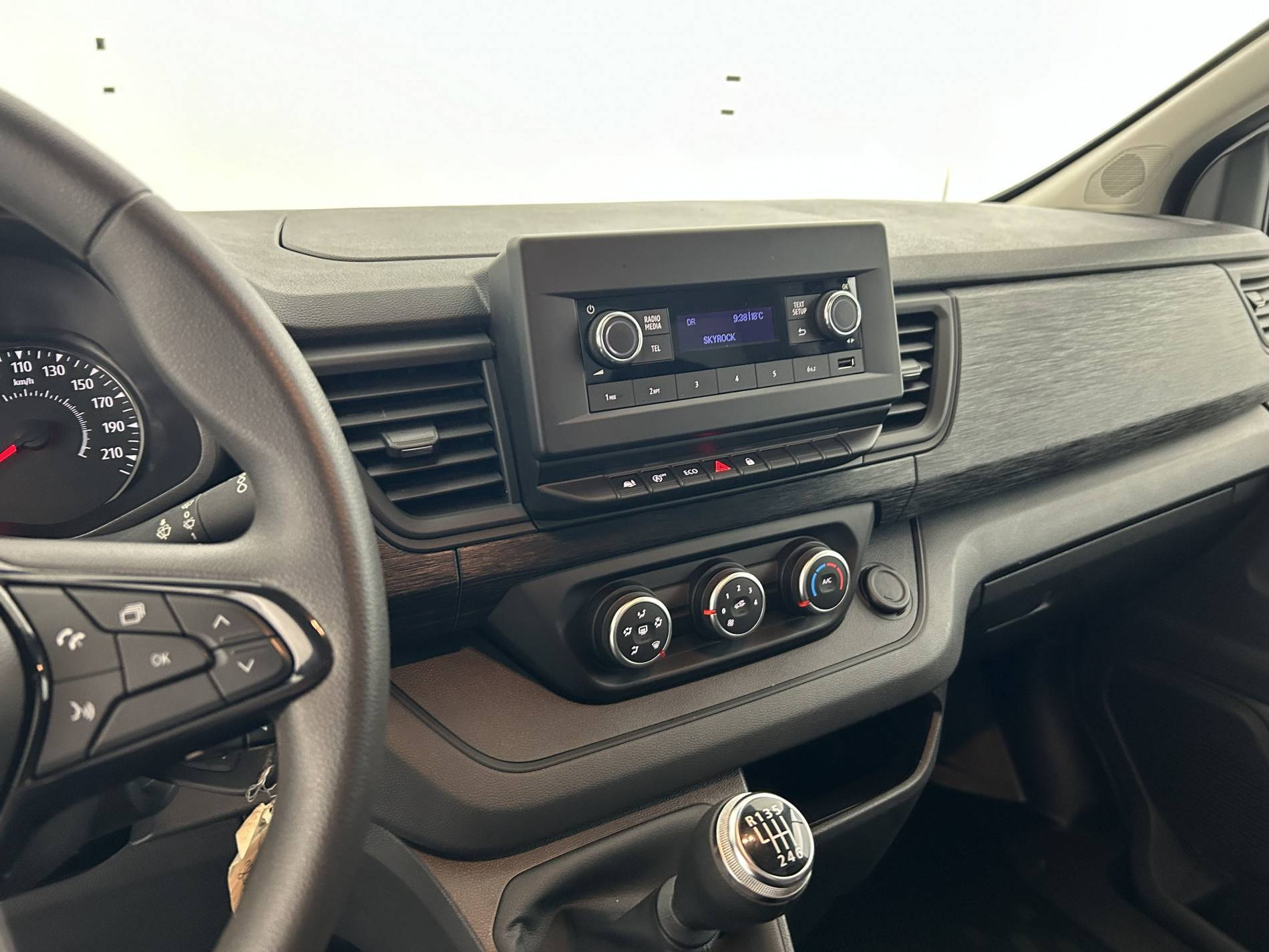 Vente en ligne Renault Trafic 3 Fourgon TRAFIC FGN L1H1 3T BLUE DCI 130 GSR2 au prix de 23 990 €