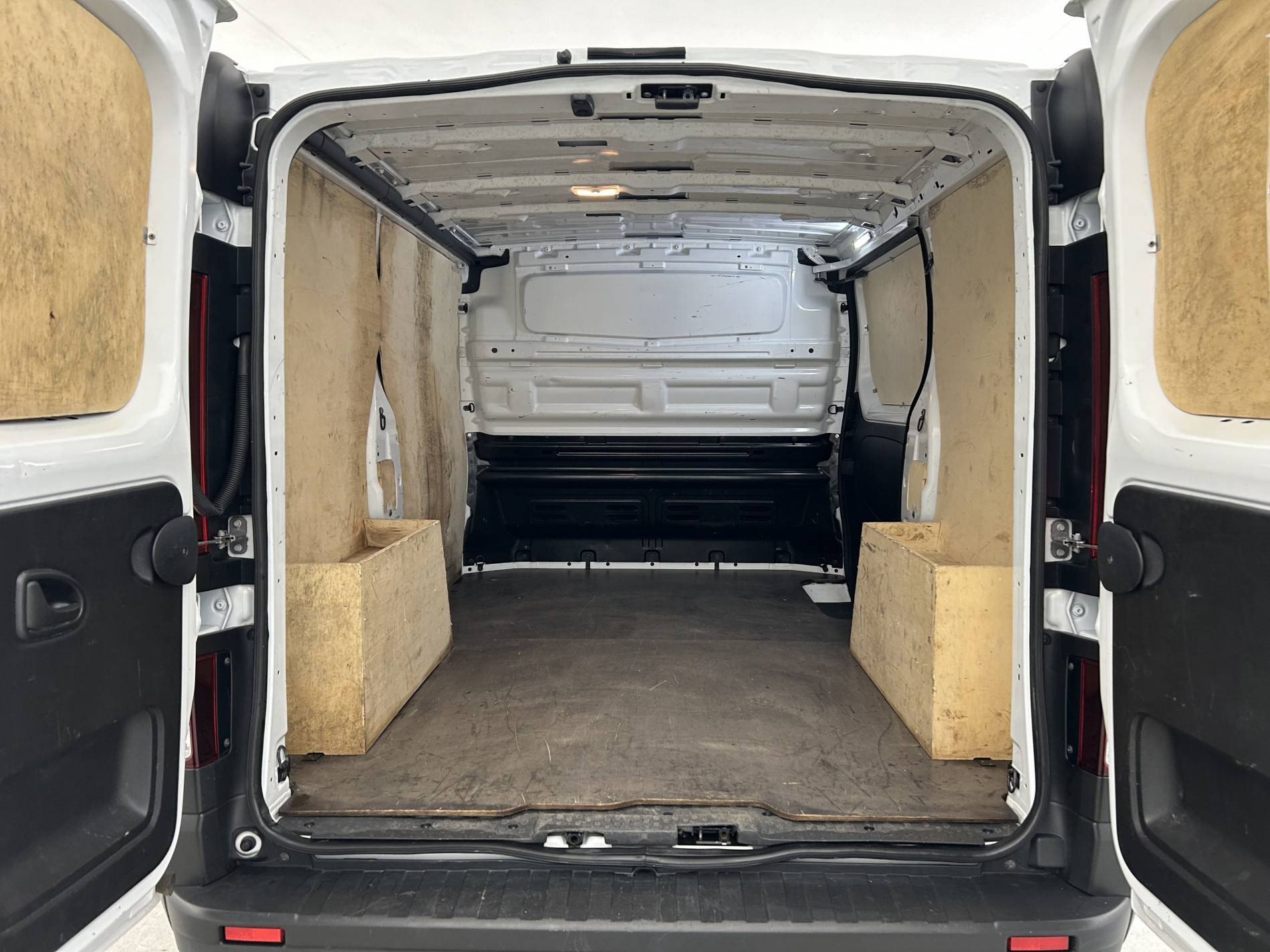 Vente en ligne Renault Trafic 3 Fourgon TRAFIC FGN L1H1 3T BLUE DCI 130 GSR2 au prix de 23 990 €