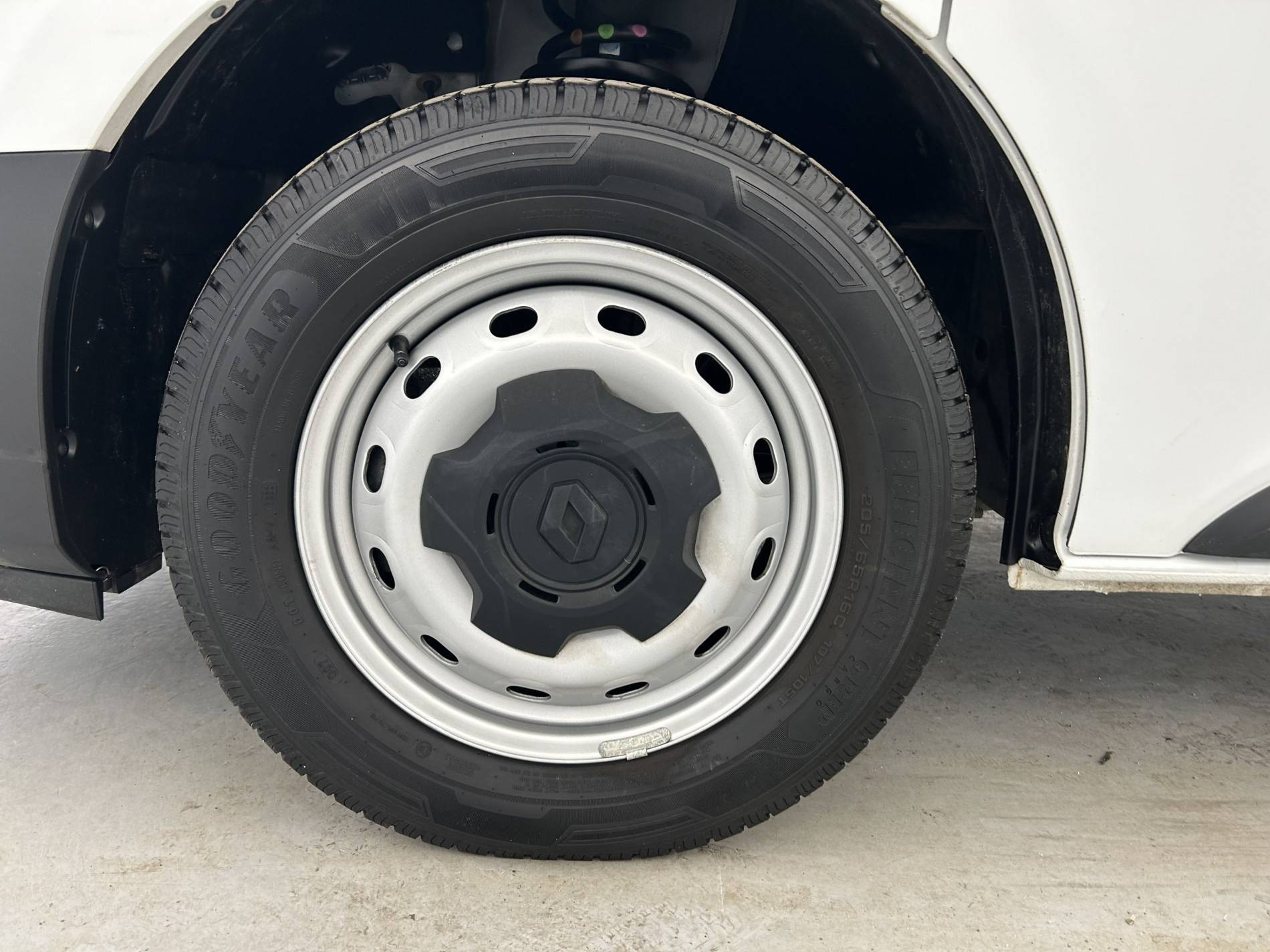 Vente en ligne Renault Trafic 3 Fourgon TRAFIC FGN L1H1 3T BLUE DCI 130 GSR2 au prix de 23 990 €