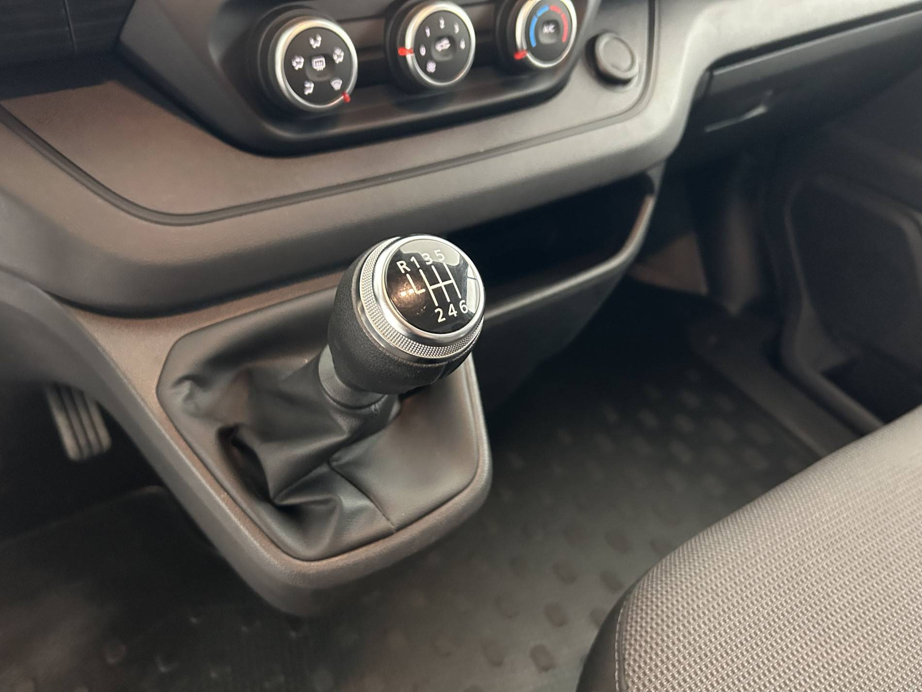 Vente en ligne Renault Trafic 3 Fourgon TRAFIC FGN L1H1 3T BLUE DCI 130 GSR2 au prix de 23 990 €