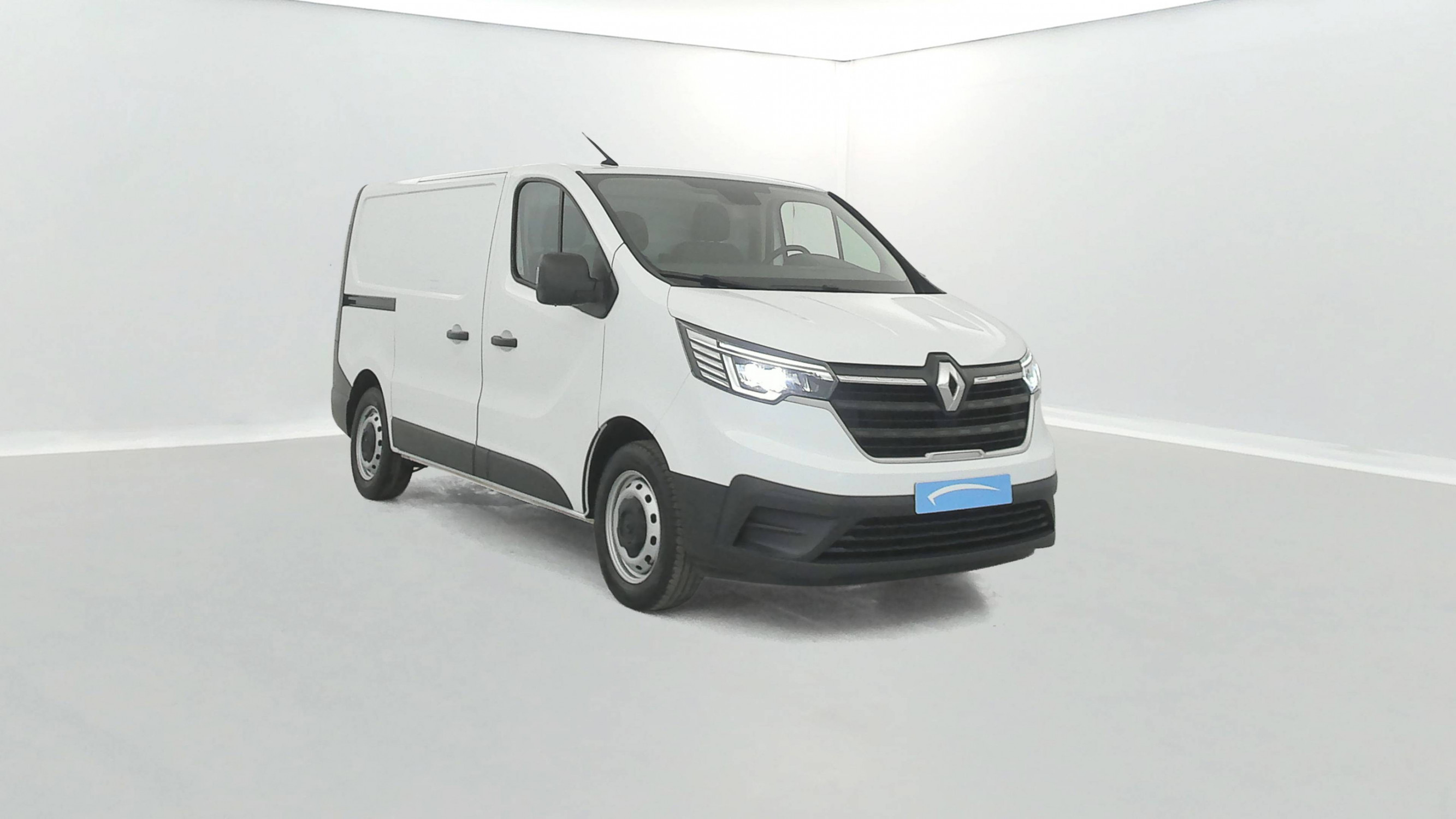 Vente en ligne Renault Trafic 3 Fourgon TRAFIC FGN L1H1 3T BLUE DCI 130 GSR2 au prix de 23 990 €