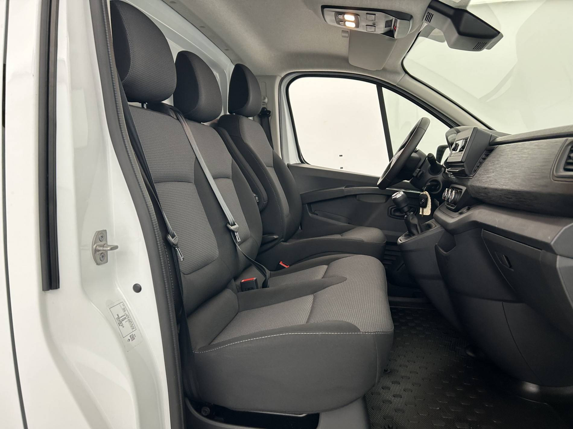 Vente en ligne Renault Trafic 3 Fourgon TRAFIC FGN L1H1 3T BLUE DCI 130 GSR2 au prix de 23 990 €