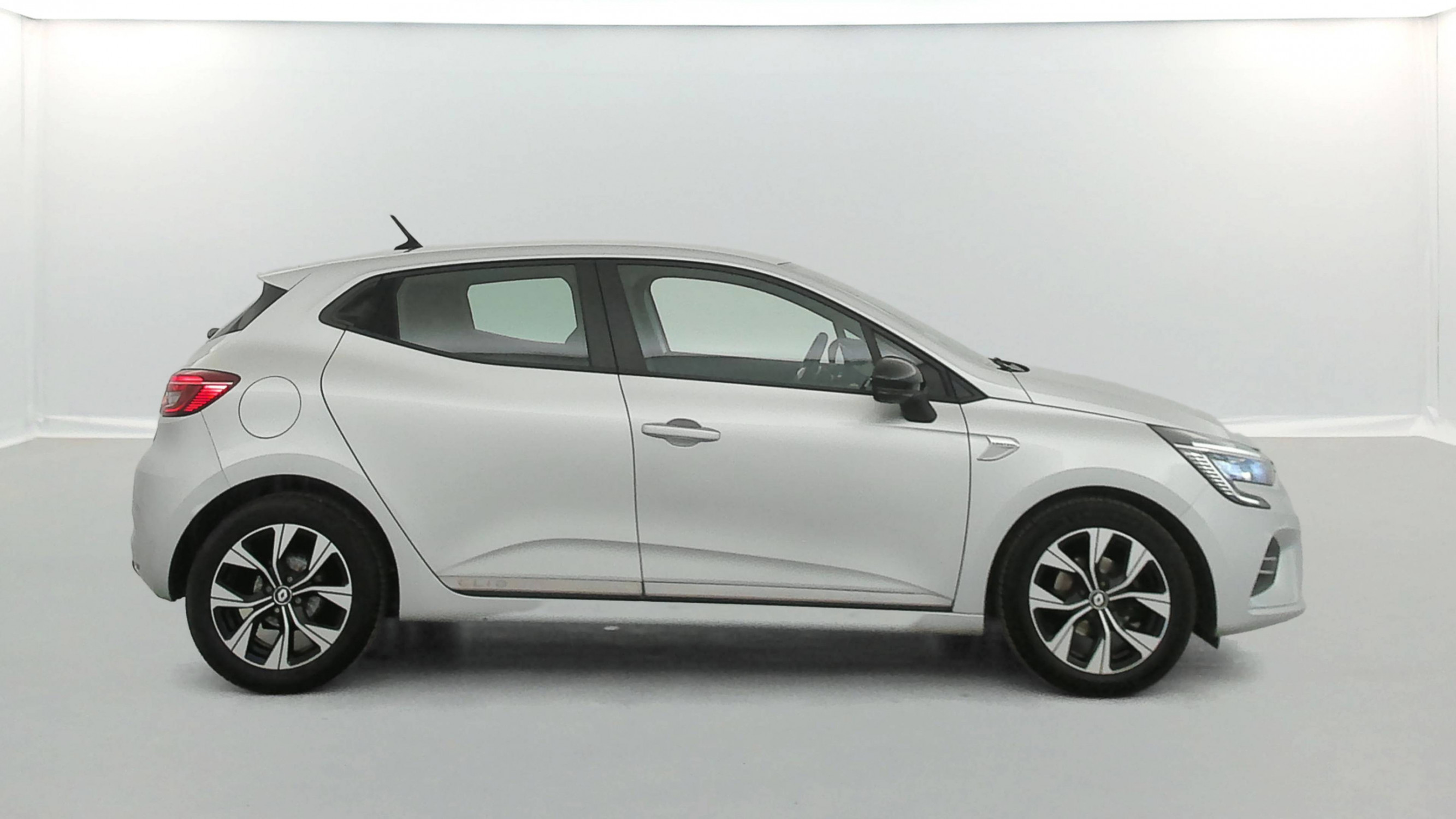 Vente en ligne Renault Clio 5 Clio TCe 90 - 21 au prix de 12 990 €