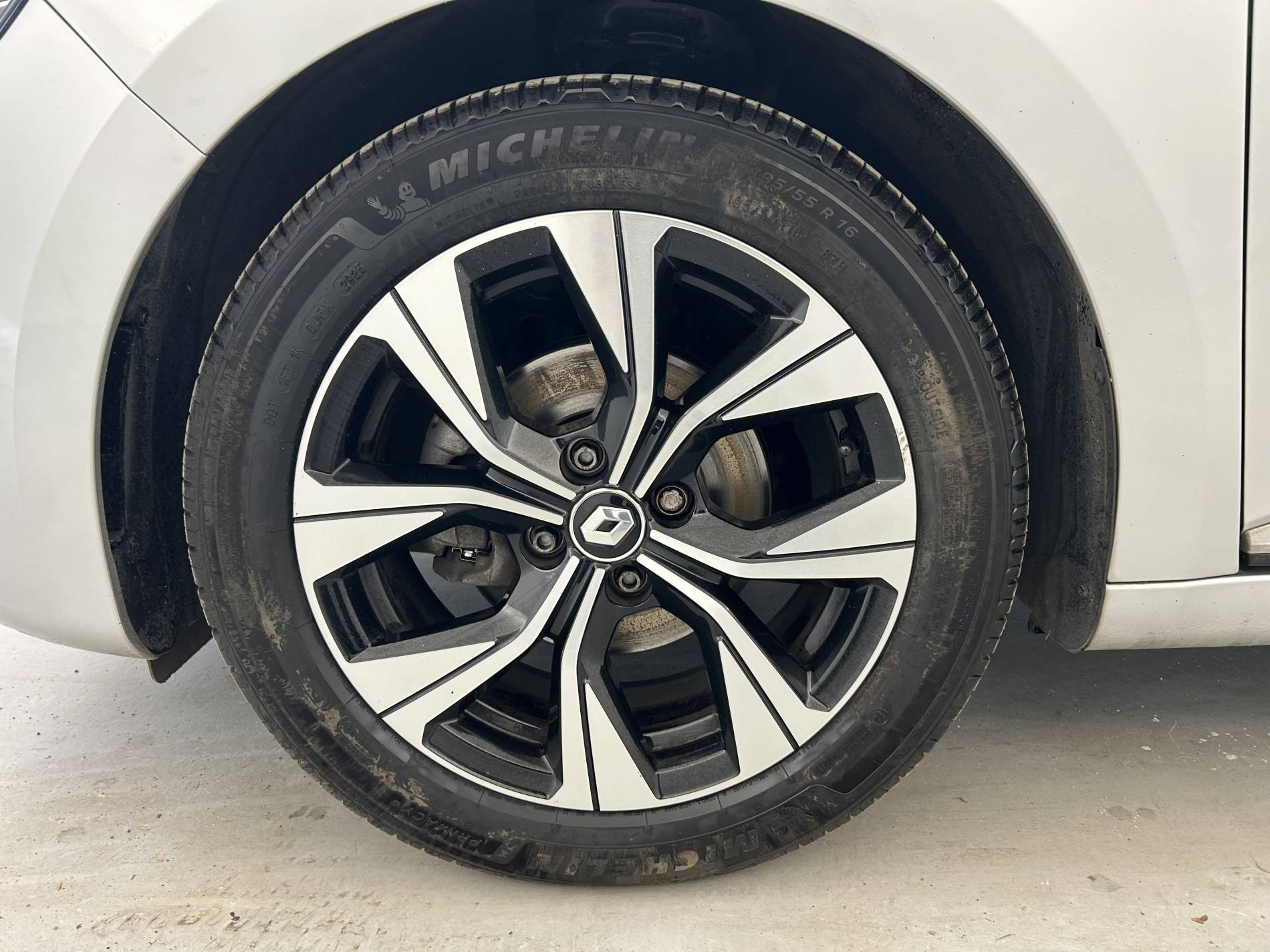 Vente en ligne Renault Clio 5 Clio TCe 90 - 21 au prix de 12 990 €