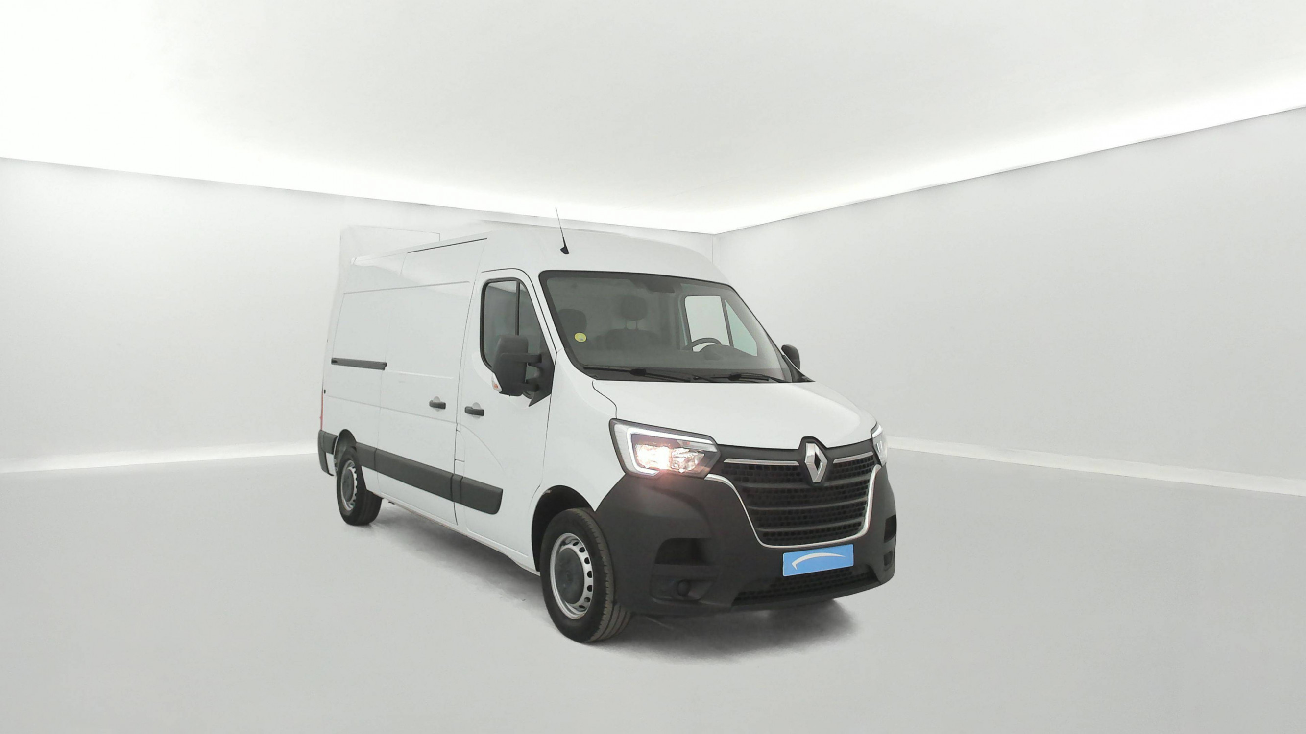 Vente en ligne Renault Master Fourgon MASTER FGN TRAC F3500 L2H2 BLUE DCI 135 au prix de 26 590 €