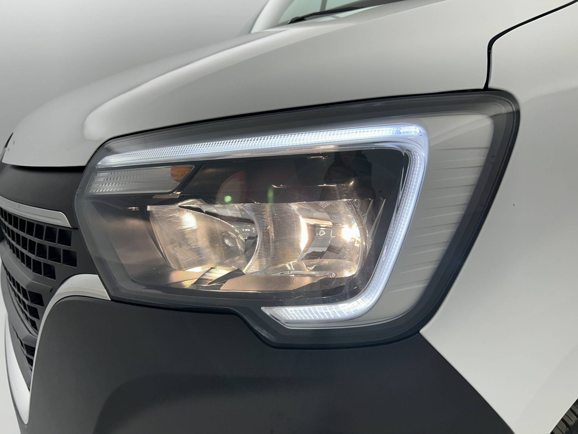 Vente en ligne Renault Master Fourgon MASTER FGN TRAC F3500 L2H2 BLUE DCI 135 au prix de 26 590 €