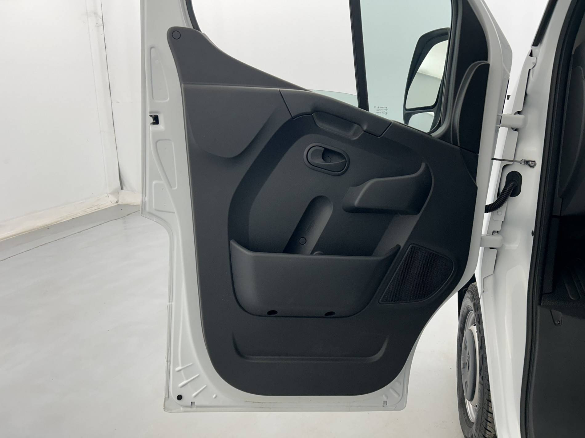 Vente en ligne Renault Master Fourgon MASTER FGN TRAC F3500 L2H2 BLUE DCI 135 au prix de 26 590 €